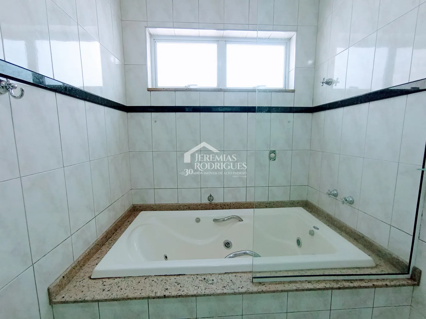 Casa à venda com 3 dormitórios no Condomínio Vale dos Príncipes em Taubaté/SP.