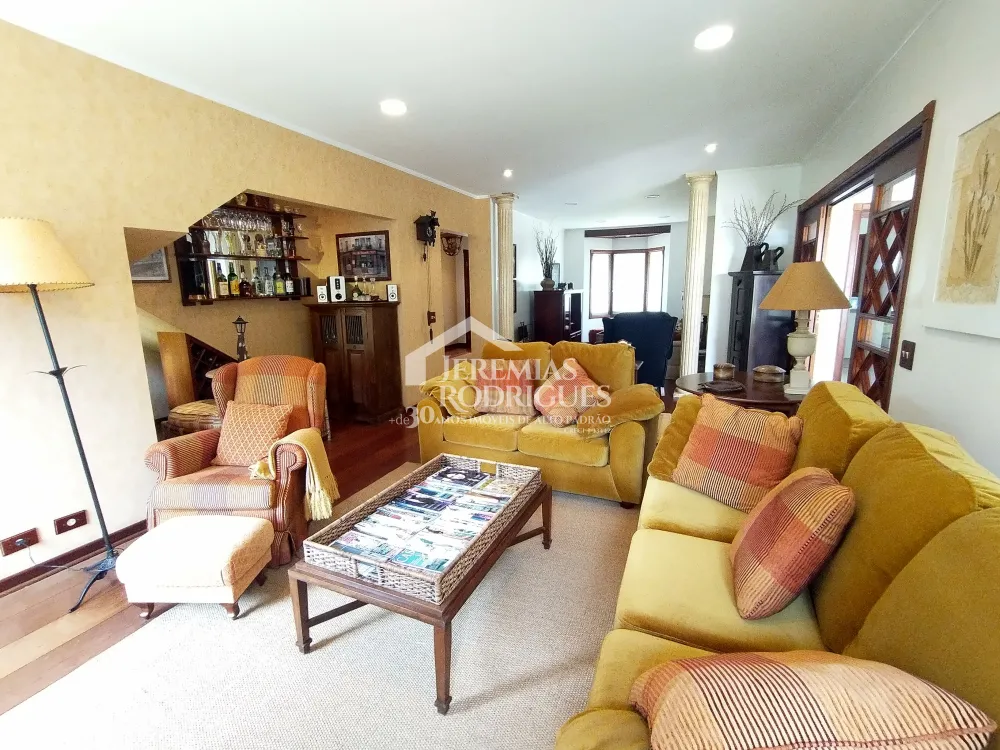 Casa com 4 dormitórios, 380 m² - Condomínio Jardim Véu da Noiva - Campos do Jordão/SP