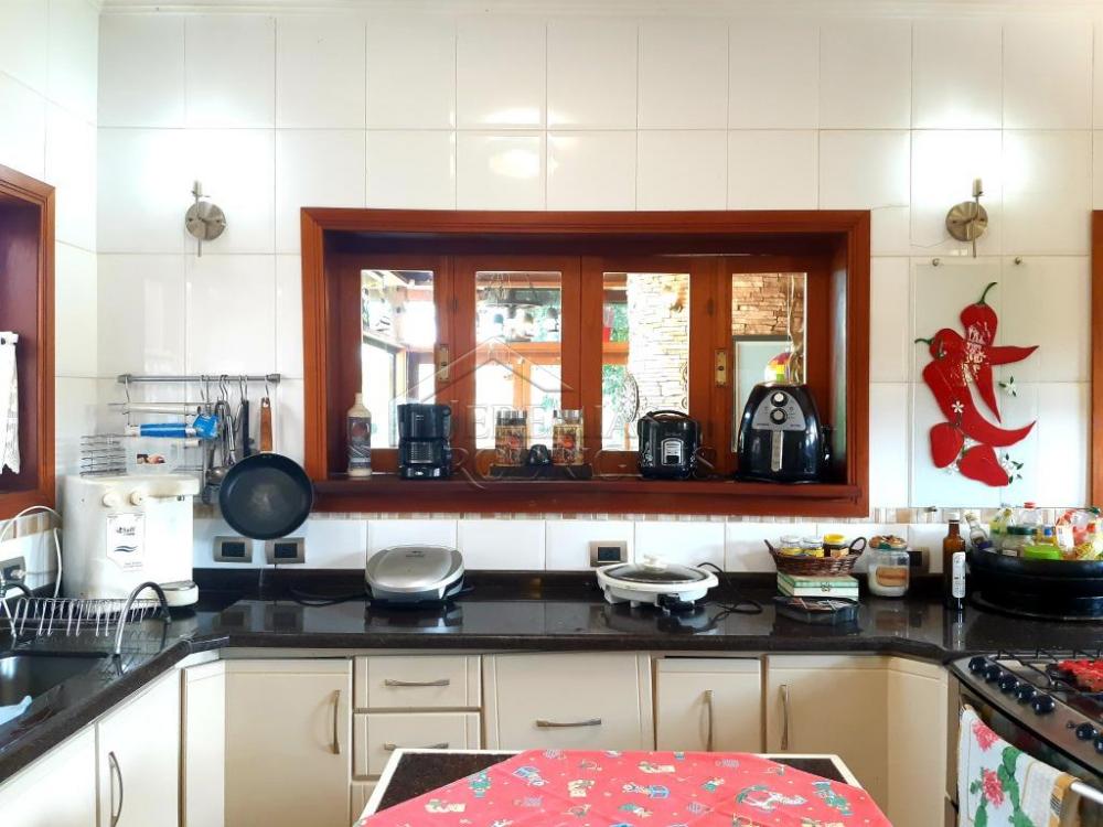 Casa à venda com 6 dormitórios no Condomínio Chácaras Cataguá em Taubaté/SP.