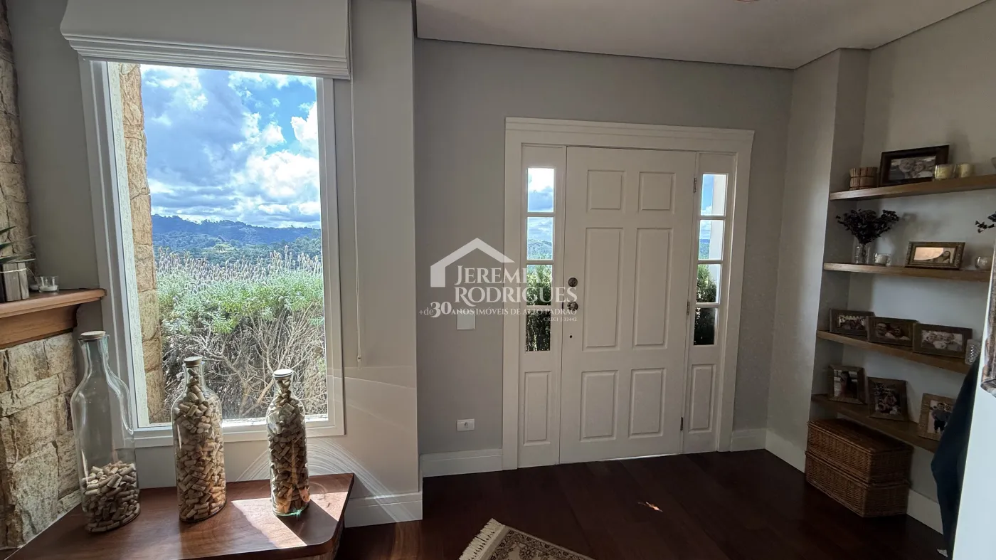 Casa à venda com 4 suítes no Condomínio Jardim Monte Belo em Campos do Jordão/SP.