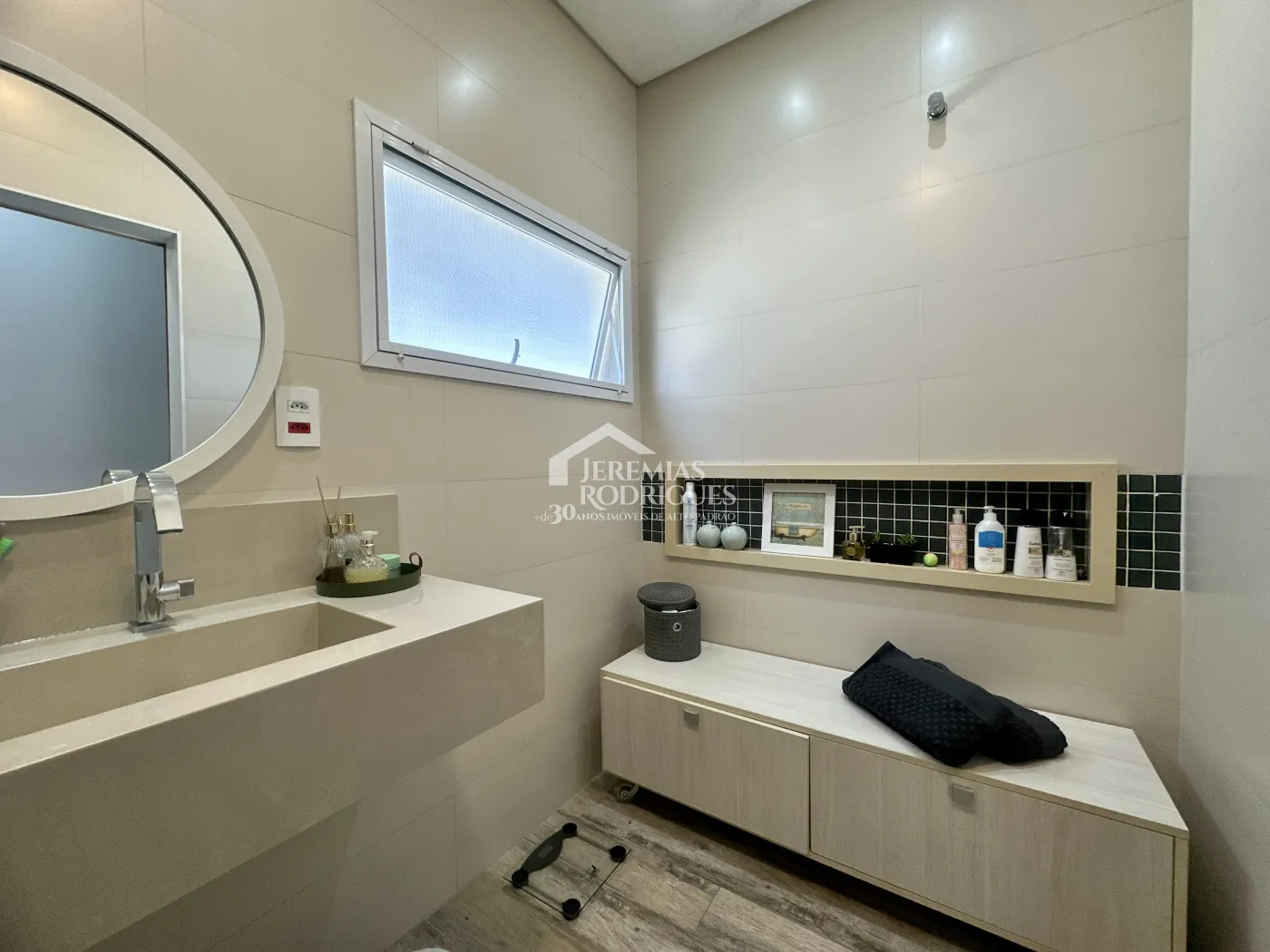 Casa para venda e locação com 3 dormitórios no Condomínio Tecoara em Taubaté/SP.