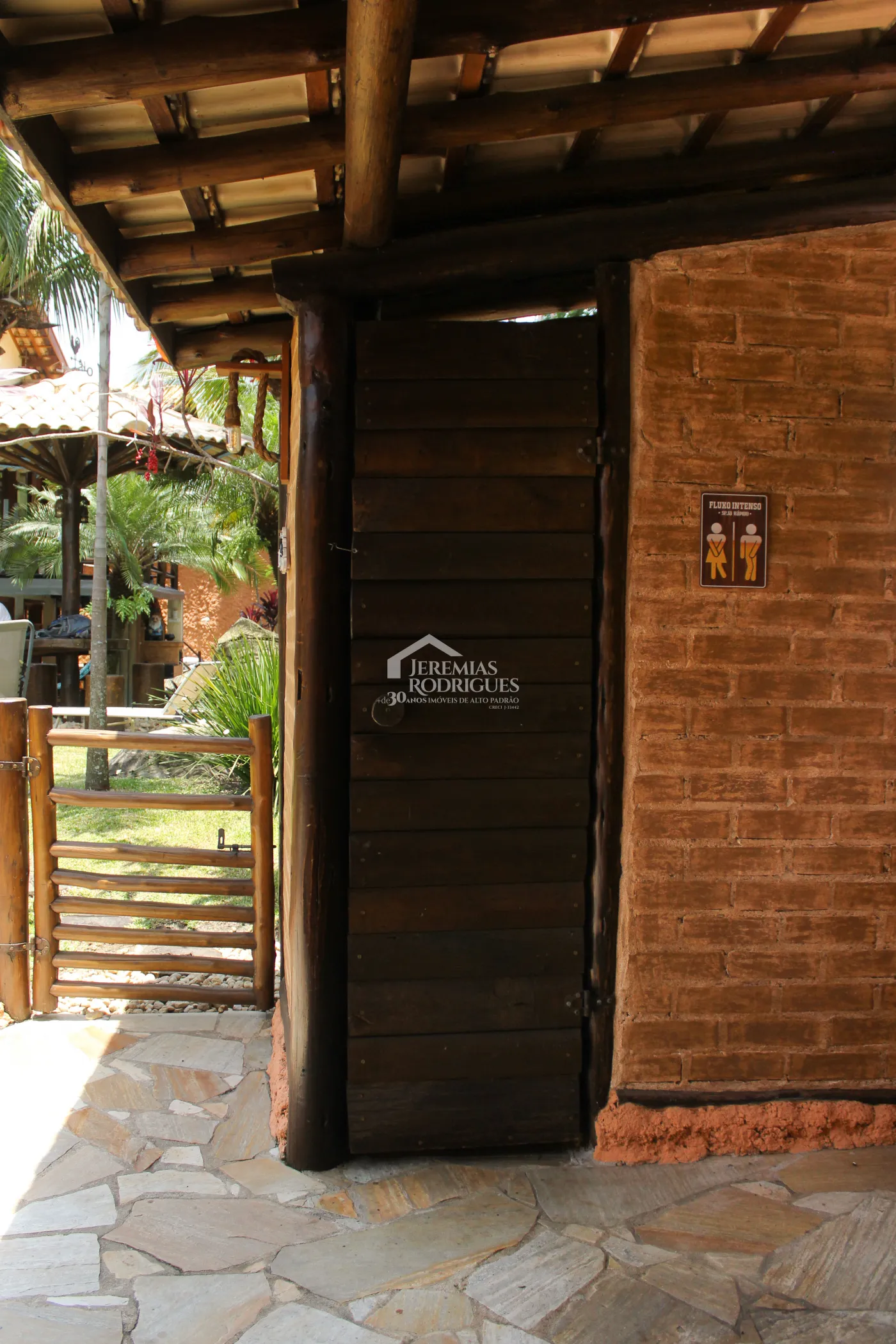 Casa para venda e locação com 5 dormitórios no Condomínio Taubaté Village em Taubaté/SP.