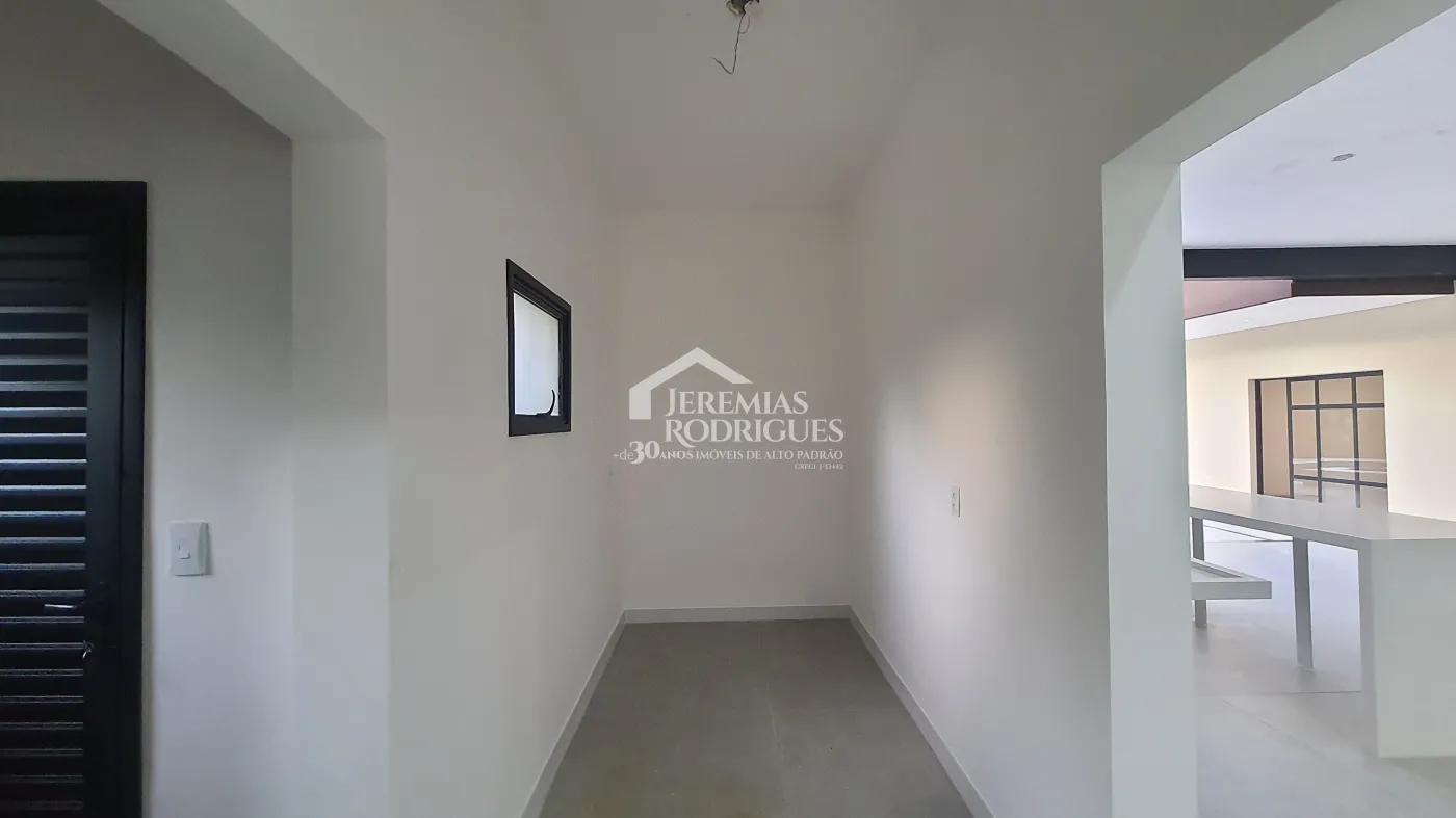 Casa à venda com 3 suítes no Condomínio Chácaras Cataguá em Taubaté/SP.