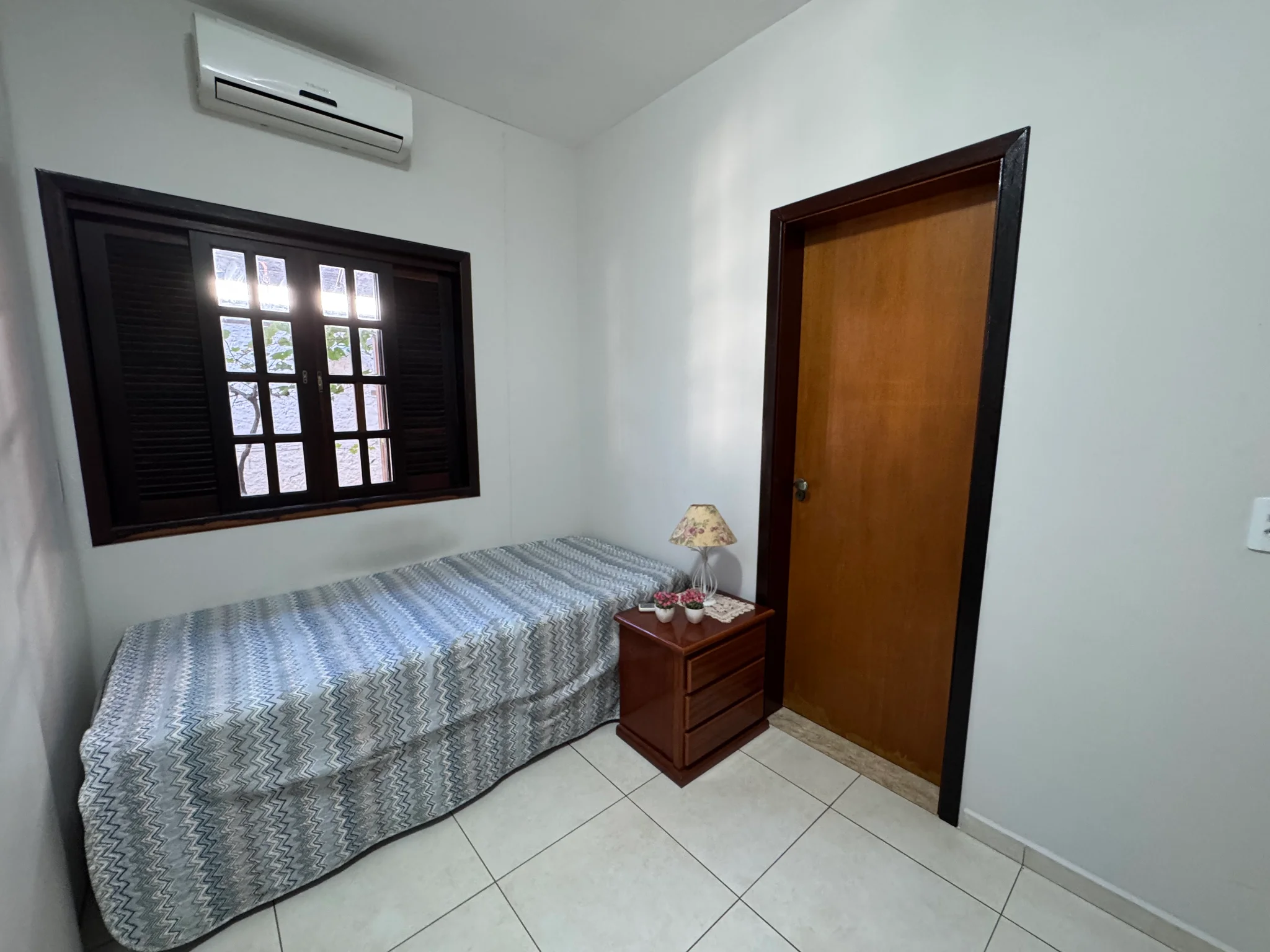 Casa à venda no bairro Jardim Residencial Doutor Lessa em Pindamonhangaba/SP. 