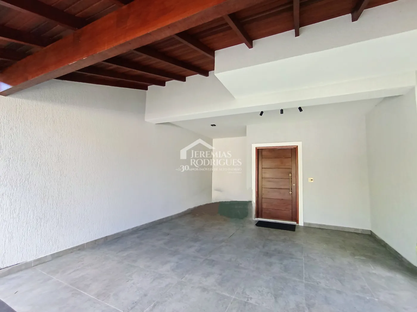 Casa à venda com 3 dormitórios no Condomínio Campos do Conde I em Tremembé/SP.