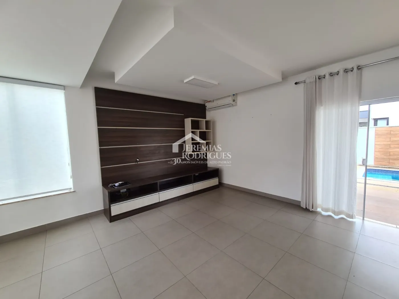 Casa com 3 dormitórios, 235 m² - Condomínio Campos do Conde I - Tremembé/SP.