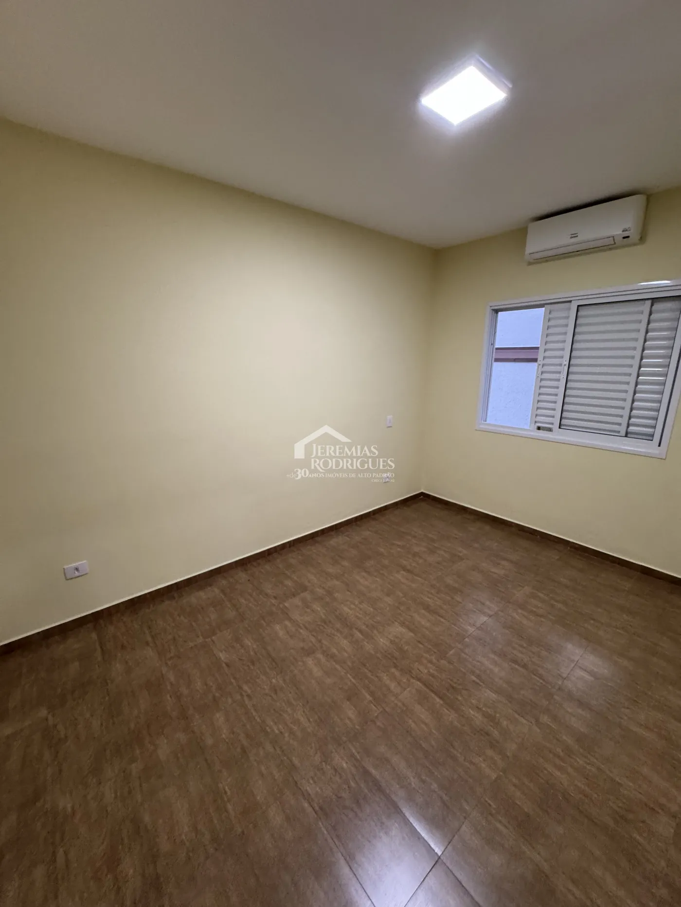 Casa para venda com 3 dormitórios no Condomínio Campos do Conde II Chamboard em Tremembé/SP