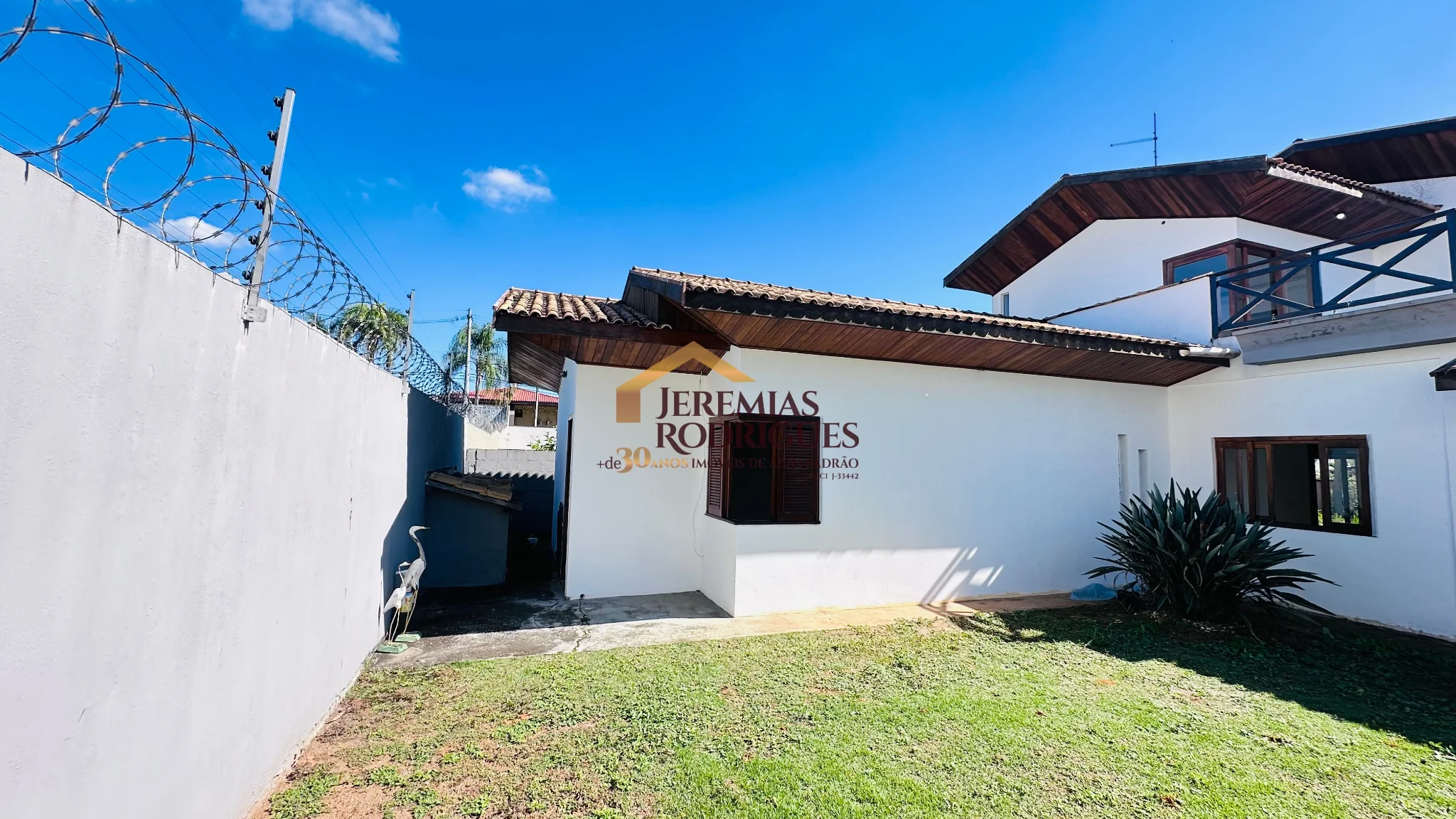 Casa para locação no Condomínio Real Ville em Pindamonhangaba/SP.