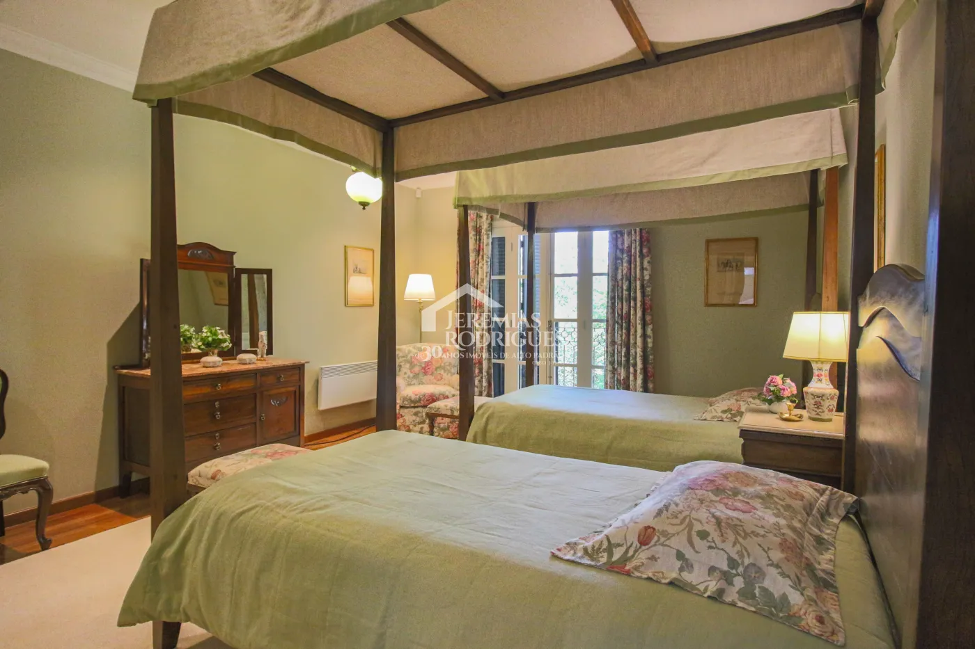 Sobrado com 6 suítes, 615 m² - Vila Inglesa - Campos do Jordão/SP.