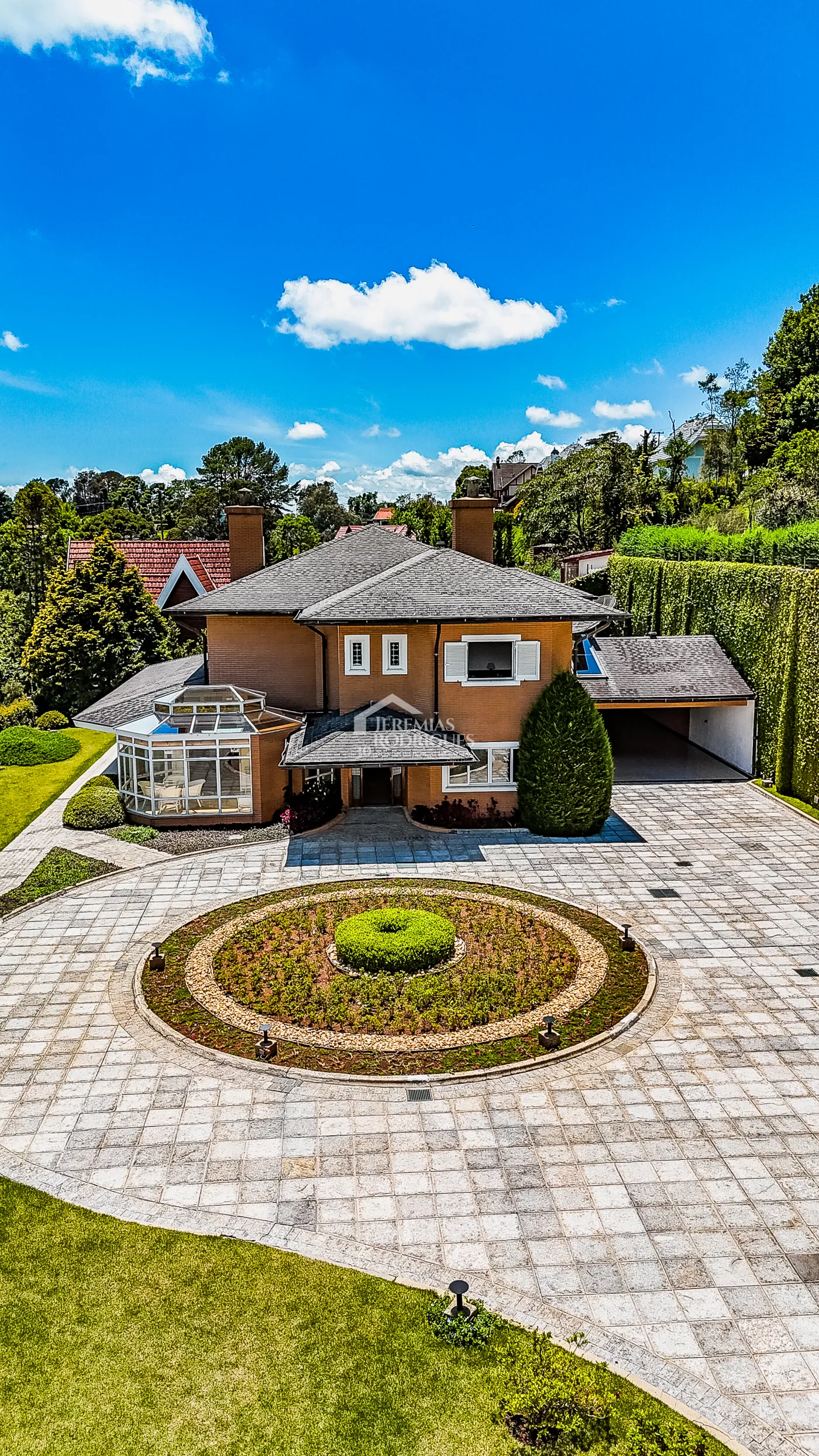 Casa com 4 suítes, 670 m² - Alto do Capivari - Campos do Jordão/SP.