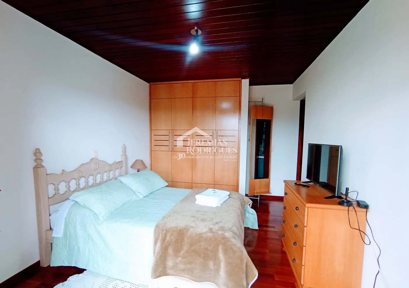 Apartamento para venda com 4 dormitórios no Edifício Solar Bela Vista em Campos do Jordão/SP