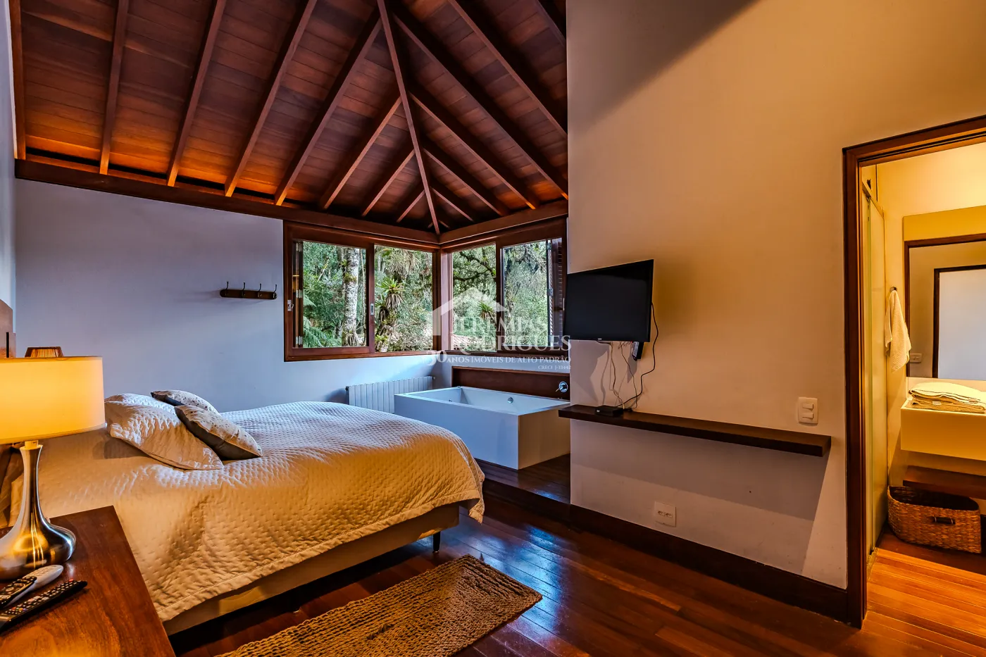 Casa para venda com 5 suítes no Condomínio Villandry em Campos do Jordão/SP