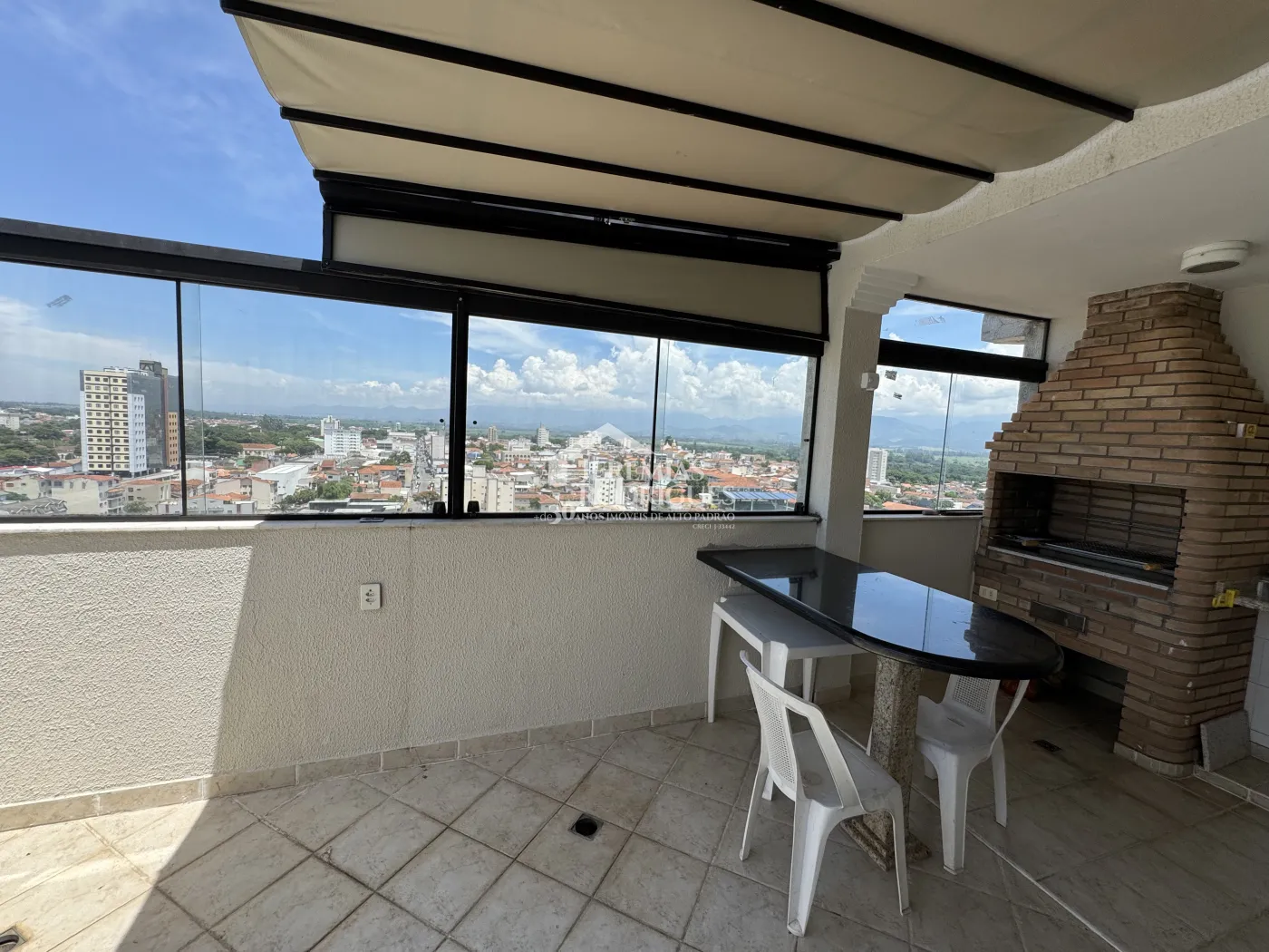 Apartamento à venda com 3 suítes, 276 m² no Edifício Vienna em Pindamonhangaba/SP.