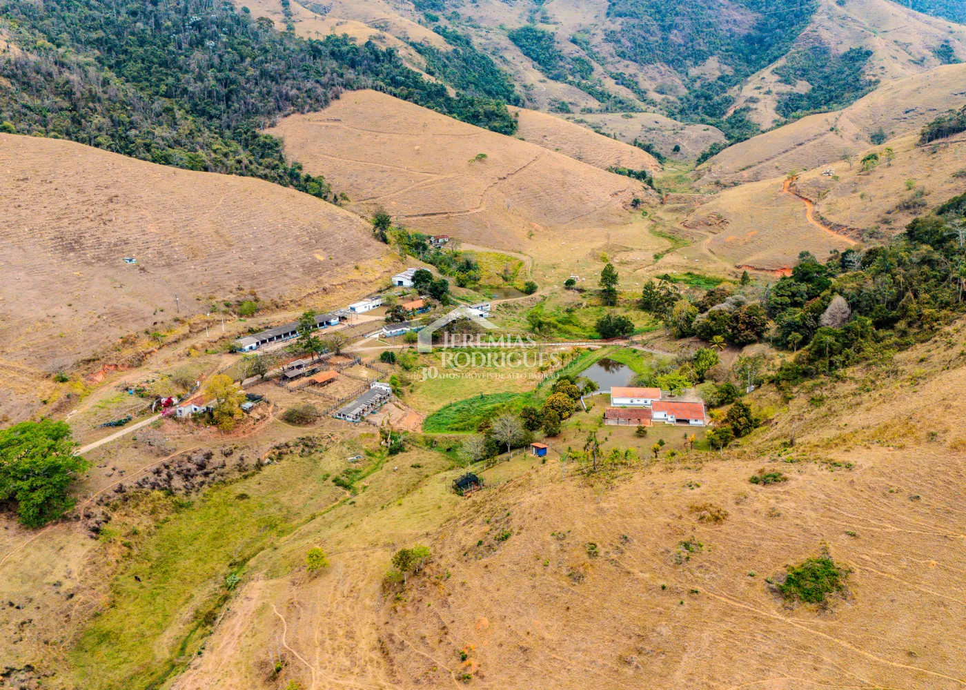 Fazenda à venda com 400 alqueires em São Jose do Barreiro/SP.