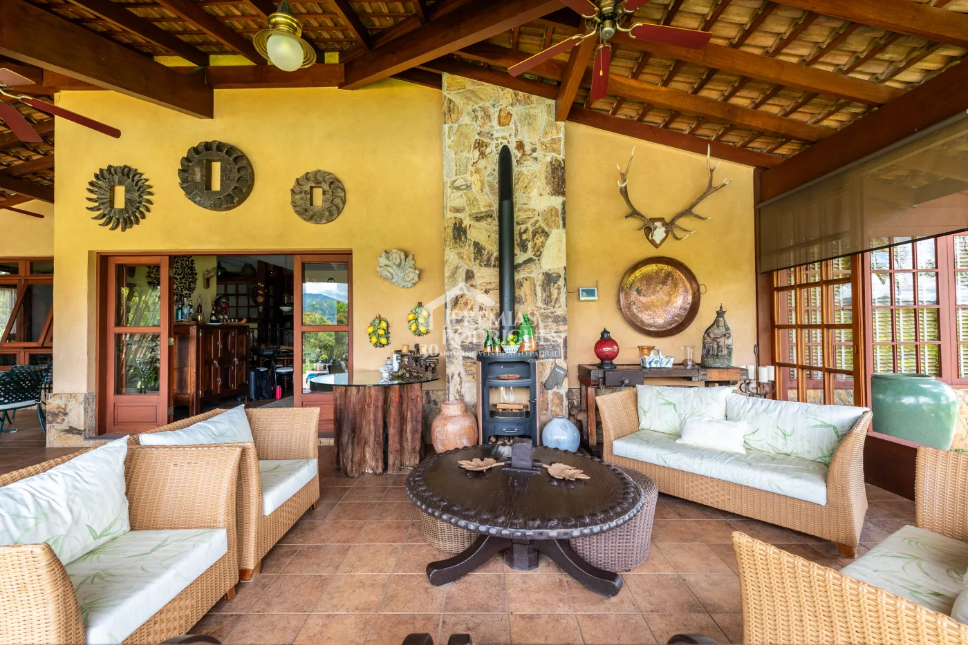 Sitio com 9 suítes, 2.600 m² - Piracaia/SP.