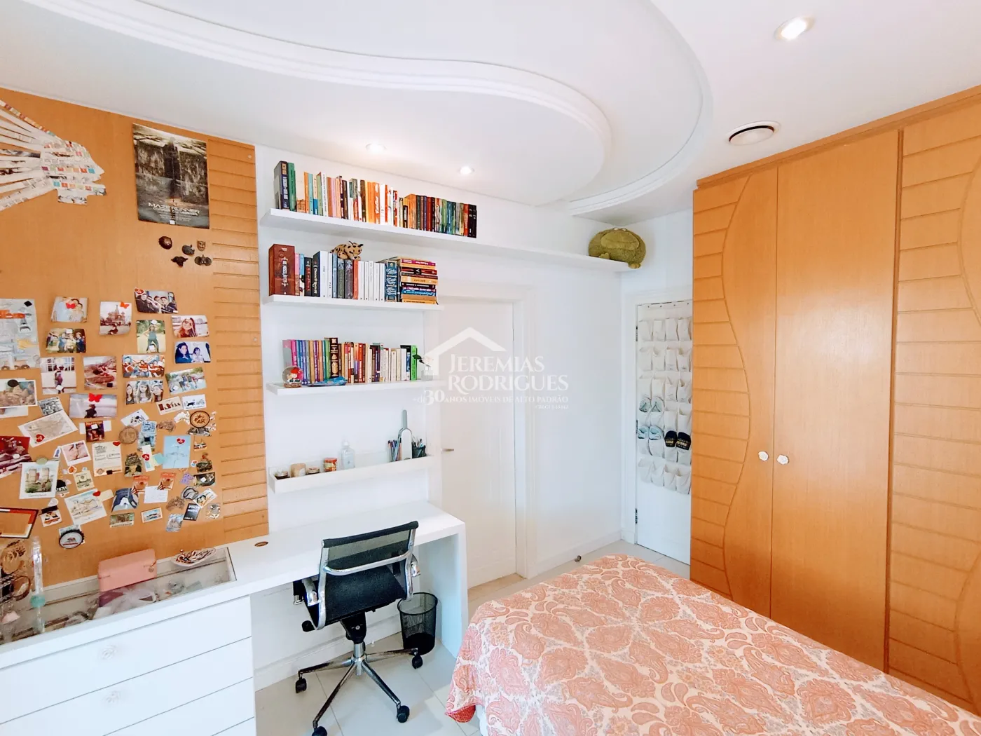 Casa à venda com 4 dormitórios no Condomínio Taubaté Village em Taubaté/SP.