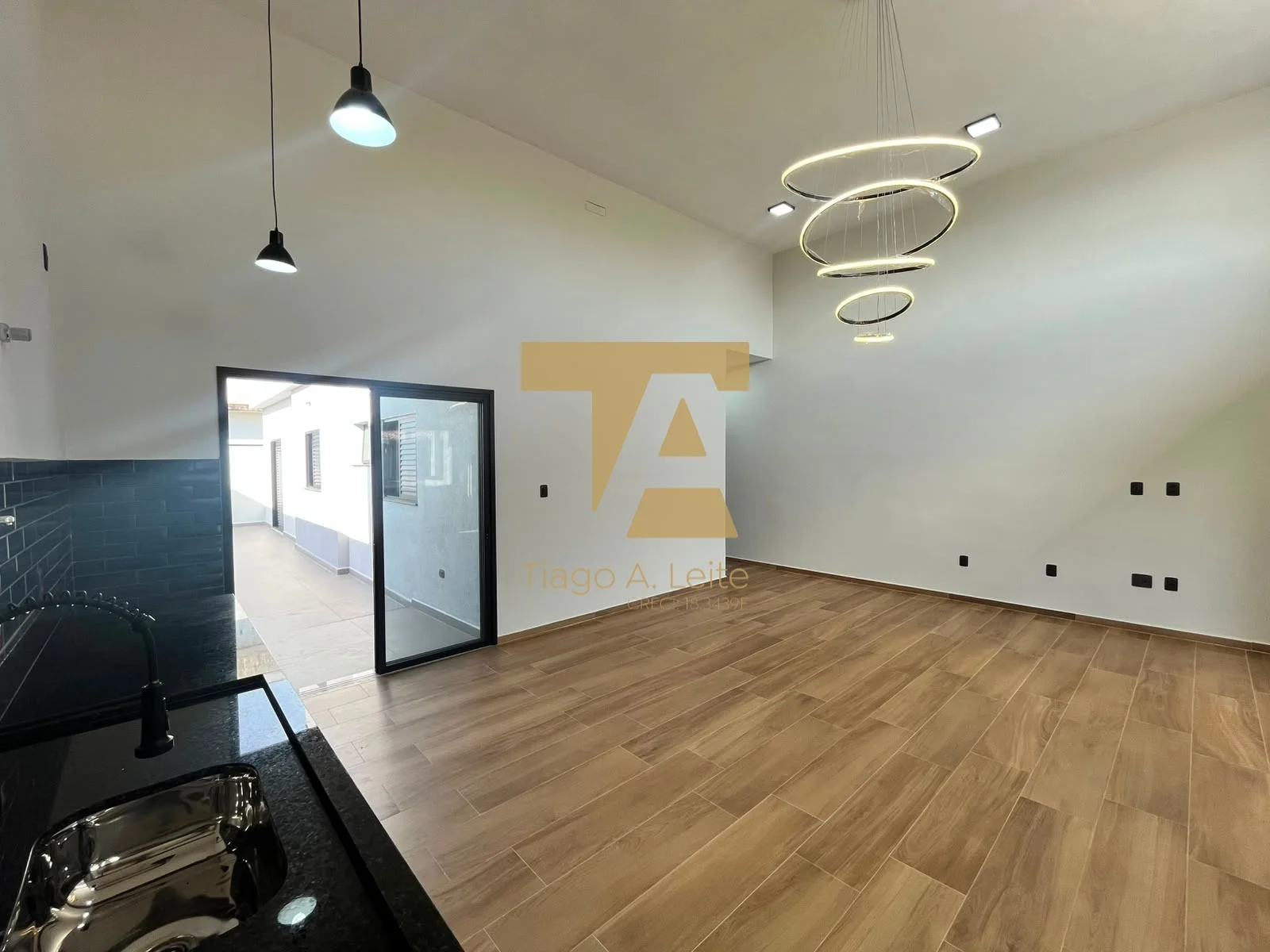 Casa nova térrea no Condomínio Laguna, Pindamonhangaba. São 150m² de área construída, 3 dorms (1 suíte) e área gourmet