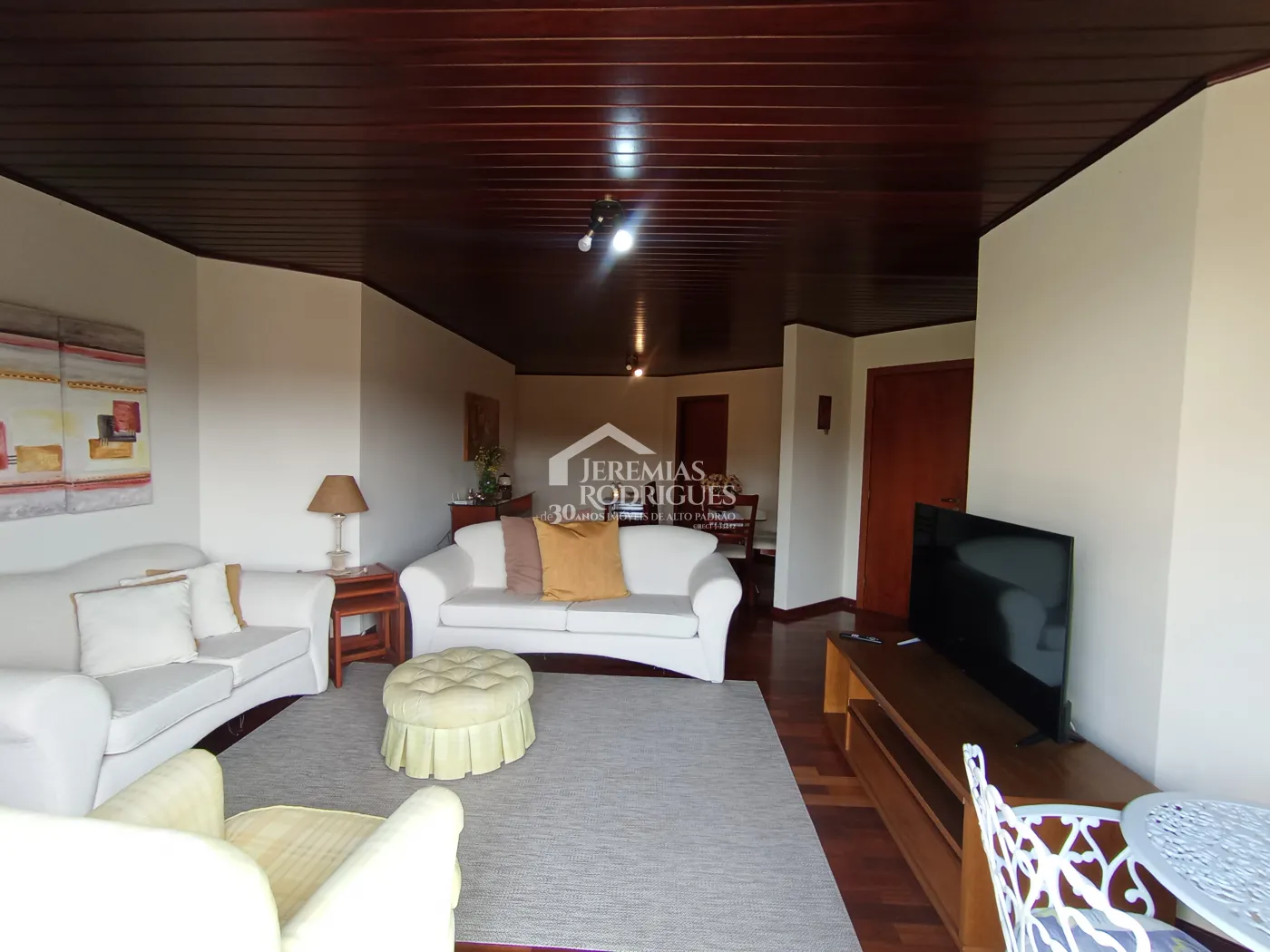 Apartamento para venda com 4 dormitórios no Edifício Solar Bela Vista em Campos do Jordão/SP