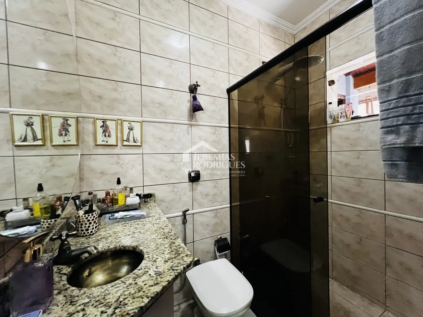 Casa à venda com 3 dormitórios no Condomínio Jardim das Hortênsias em Taubaté/SP.