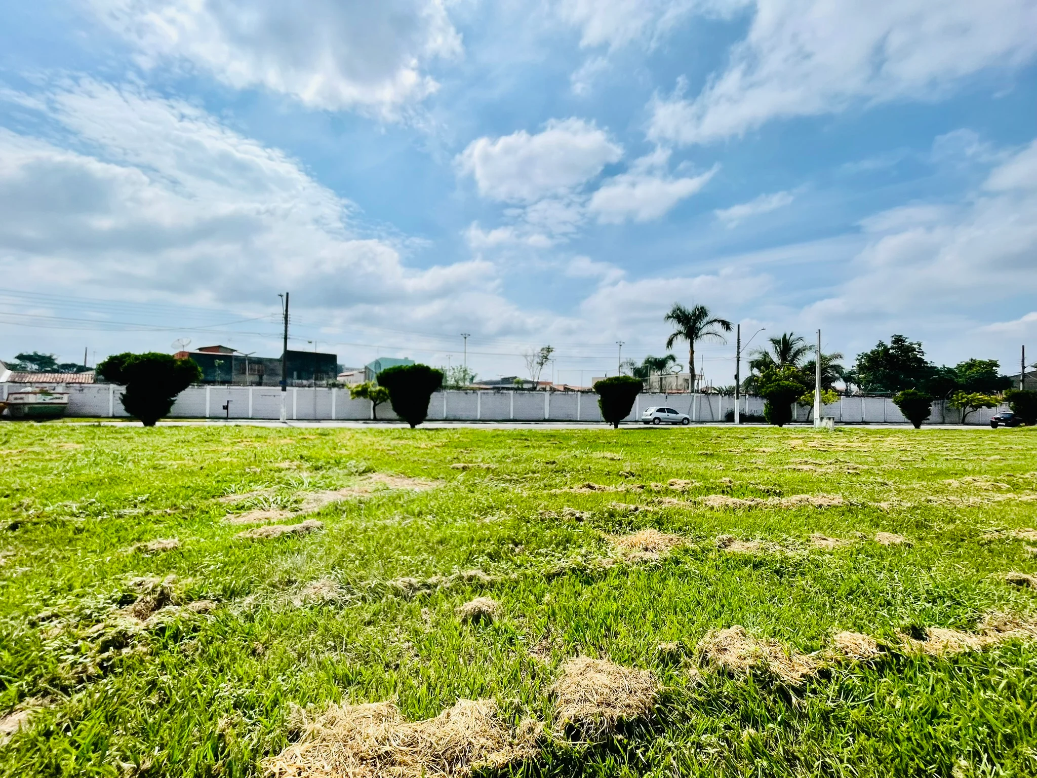 Terreno à venda no Condomínio Jardim das Hortênsias em Taubaté/SP.
