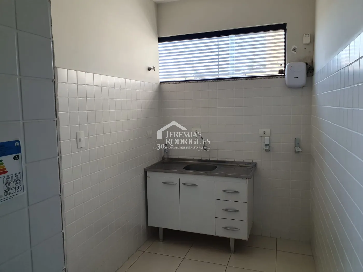 Galpão à venda no bairro Jardim Jaraguá em Taubaté/SP.