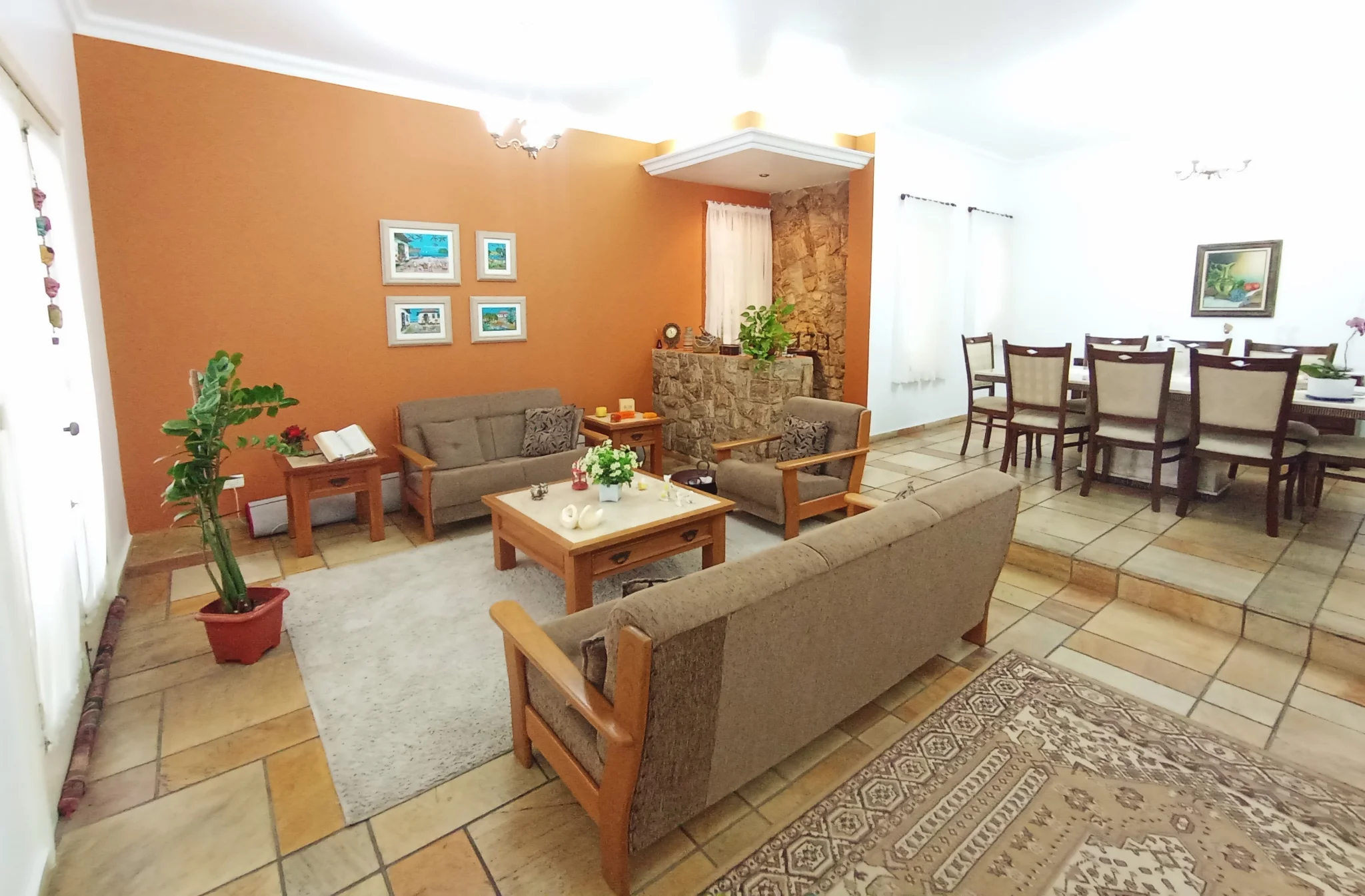 Casa à venda com 4 dormitórios no Residencial Doutor Lessa em Pindamonhangaba/SP. 