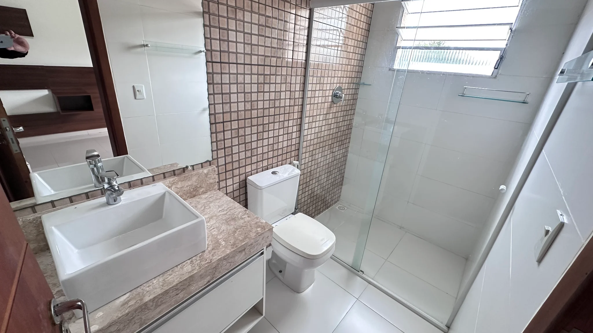 Casa para locação e venda no Condomínio Reserva dos Lagos em Pindamonhangaba/SP.