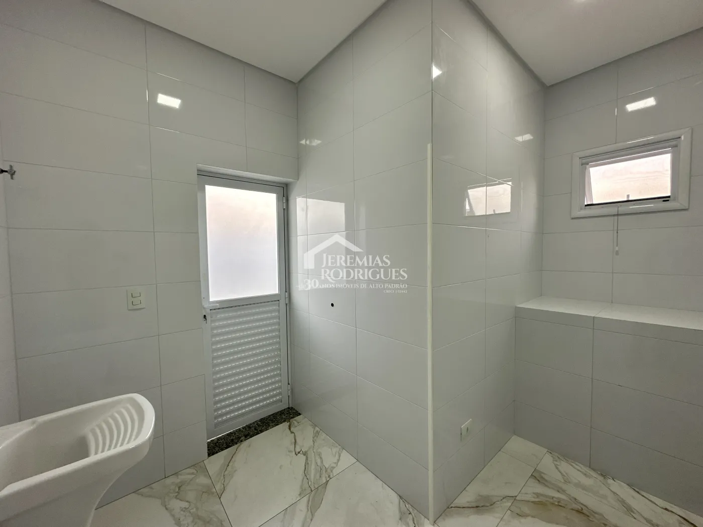 Casa com 3 dormitórios, 169,20 m² - Condomínio Ouro Ville - Taubaté/SP.