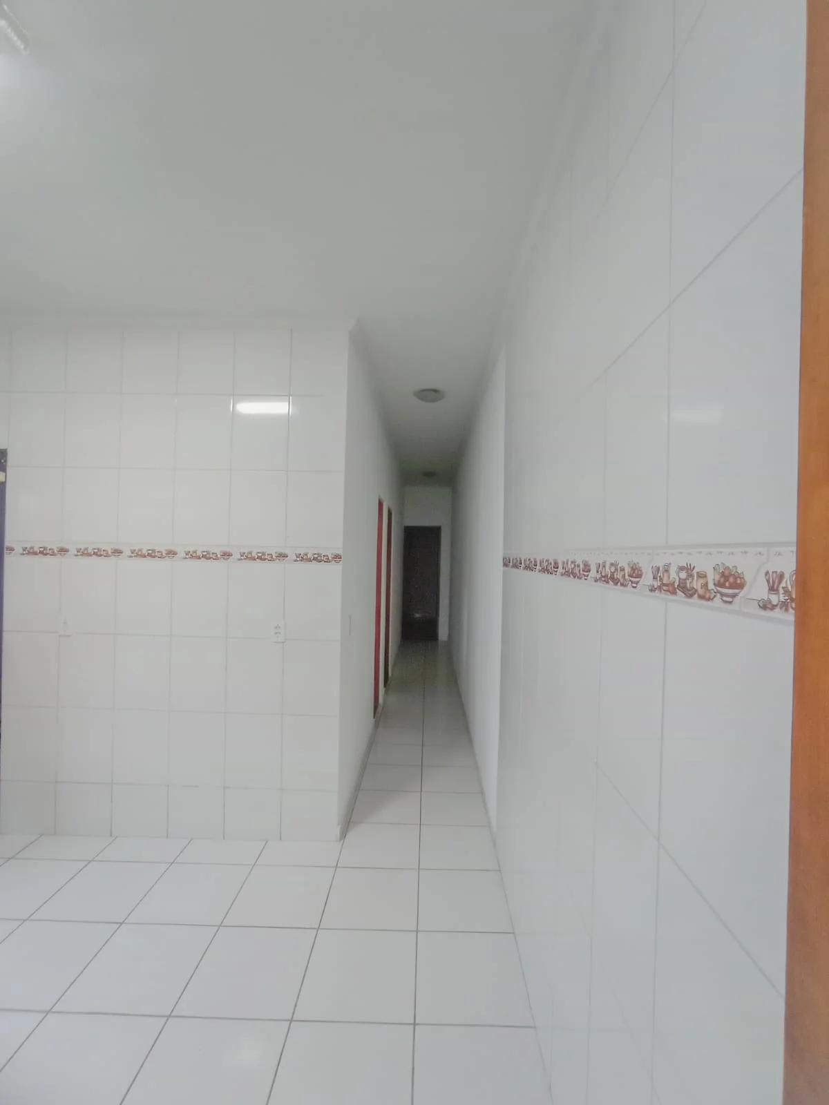 Casa para locação com 2 dormitórios no bairro Mombaça em Pindamonhangaba/SP. 