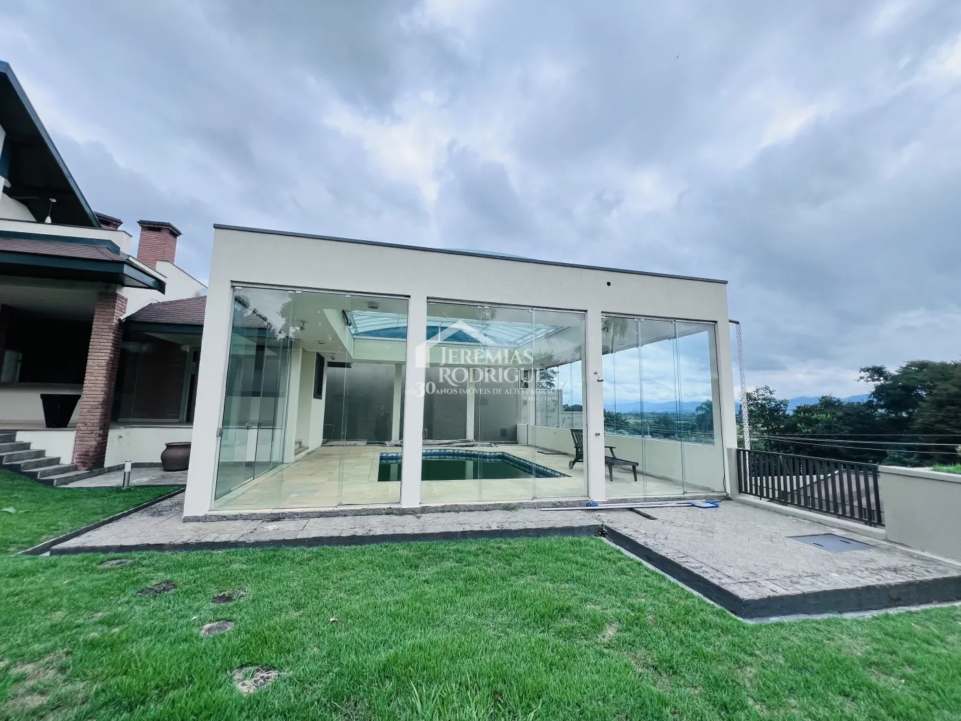 Casa com 8 dormitórios, 900 m² - Condomínio Portal da Serra - Taubaté/SP