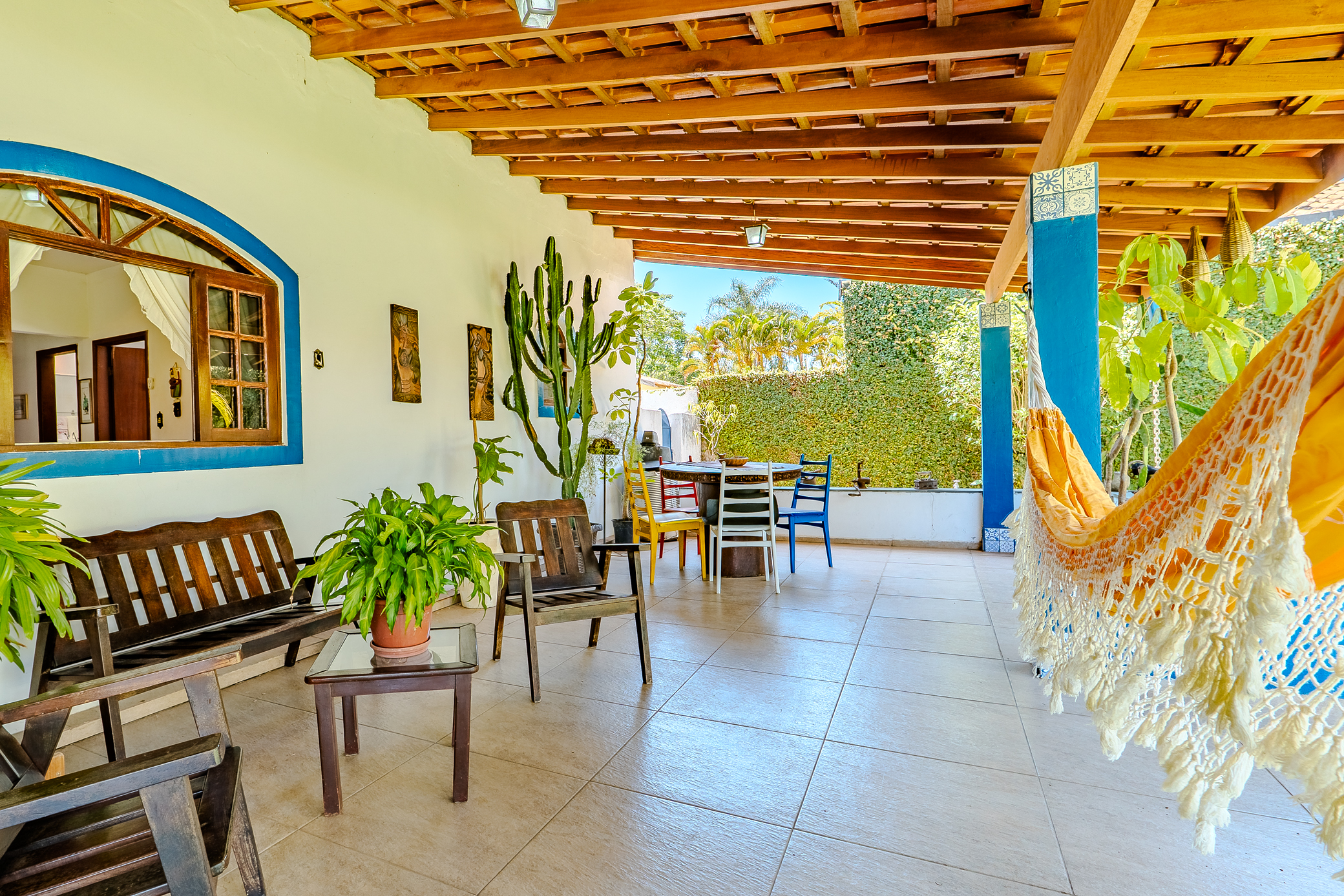 Casa à venda com 4 dormitórios no Condomínio Village Paineiras em Pindamonhangaba/SP.