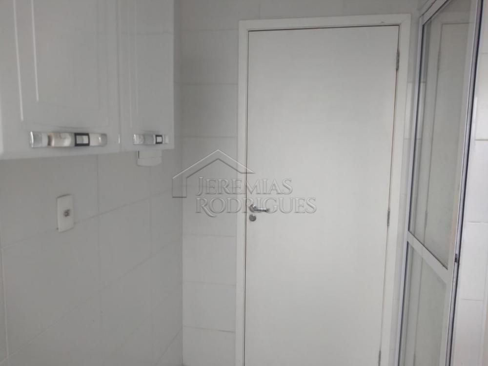 Apartamento com 3 dormitórios para locação, 89M² no Edifício New Way Tower em Pindamonhangaba/SP