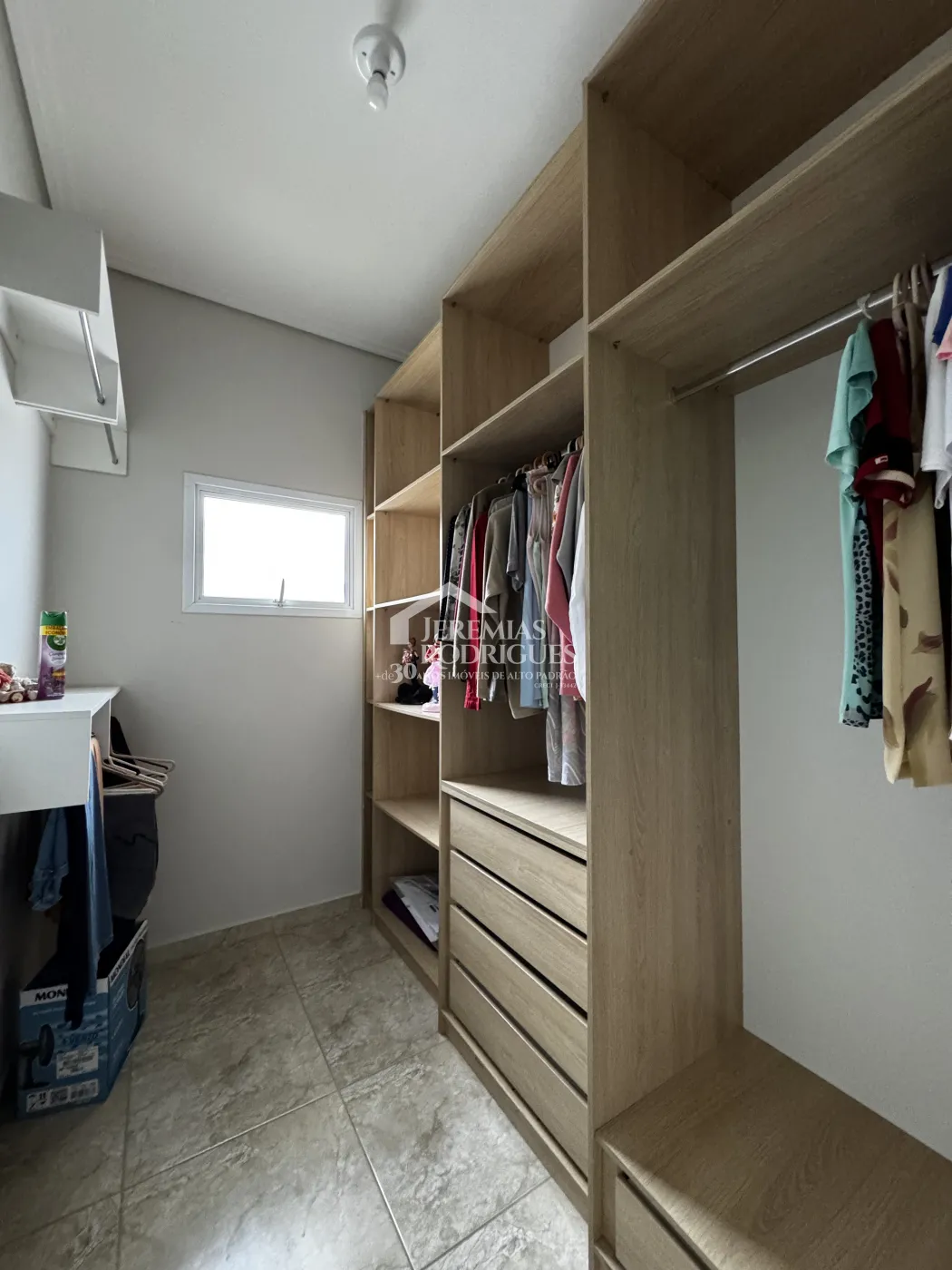 Casa para venda e locação com 3 suítes no Condomínio Real Ville em Pindamonhangaba/SP