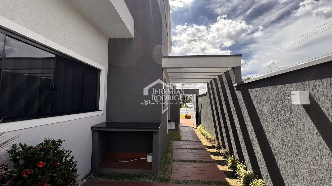 Casa à venda com 3 dormitórios no Condomínio Campos do Conde II em Tremembé/SP.