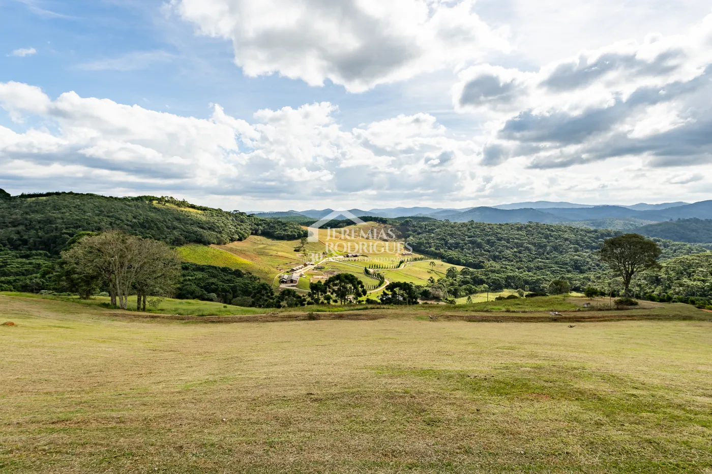 Fazenda com 2.904.000 m² - Sapucaí-Mirim - MG