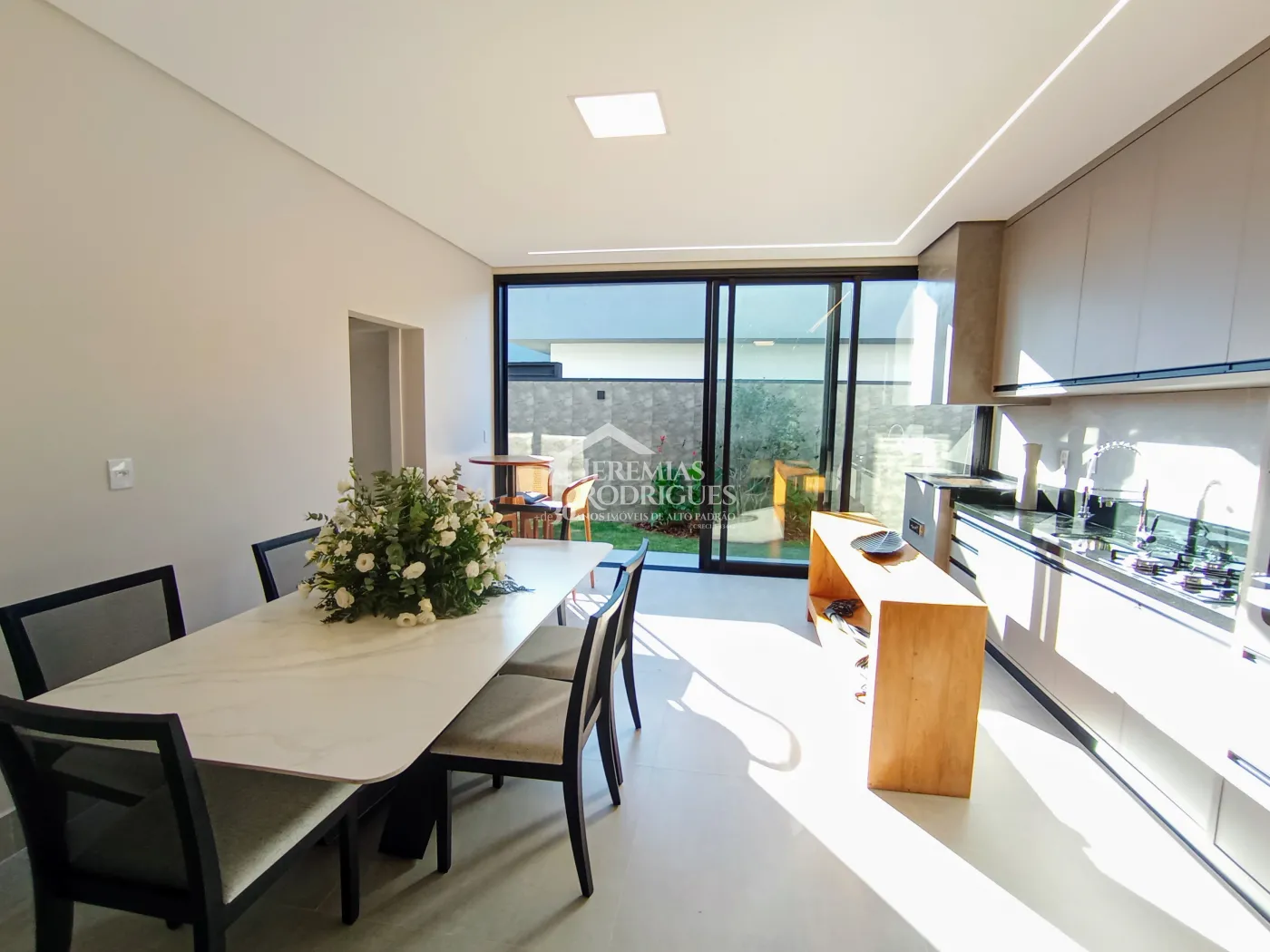 Casa mobiliada e decorada à venda com Exclusividade no Condomínio Cyrella Landscape em Taubaté/SP