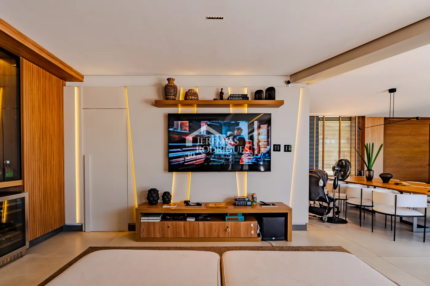 Casa à venda com 4 suítes no Condomínio Taubaté Village em Taubaté/SP.