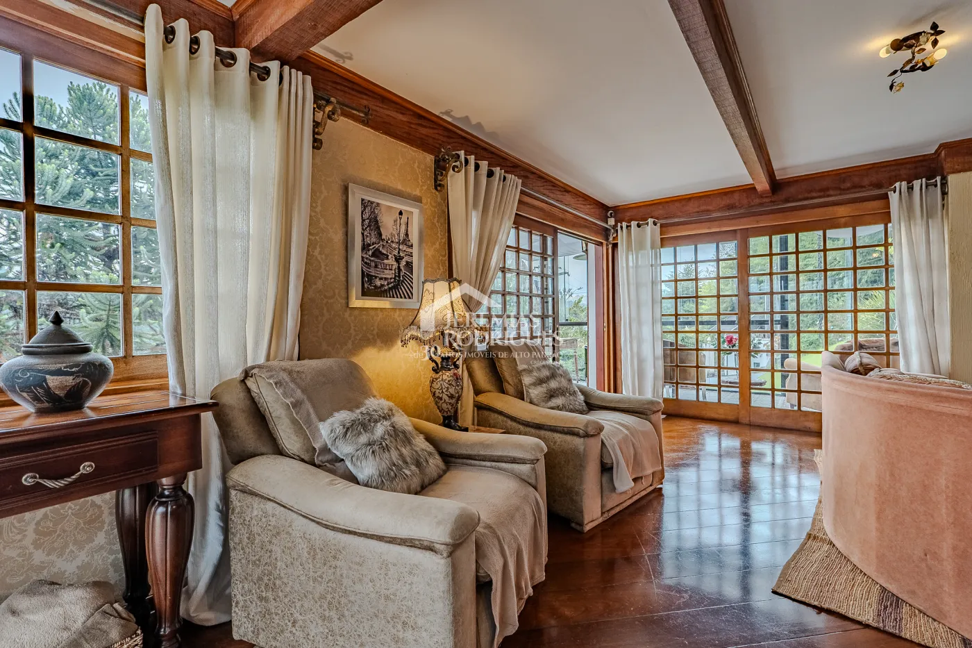 Pousada à venda com Exclusividade com 14 suítes no Casablanca Hotel Boutique em Campos do Jordão/SP