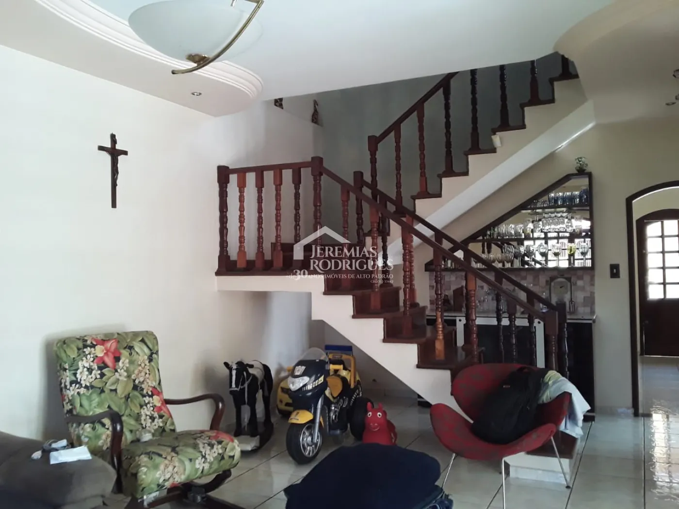 Casa sobradada à venda com 3 dormitórios no bairro Jardim Morumby em Taubaté/SP