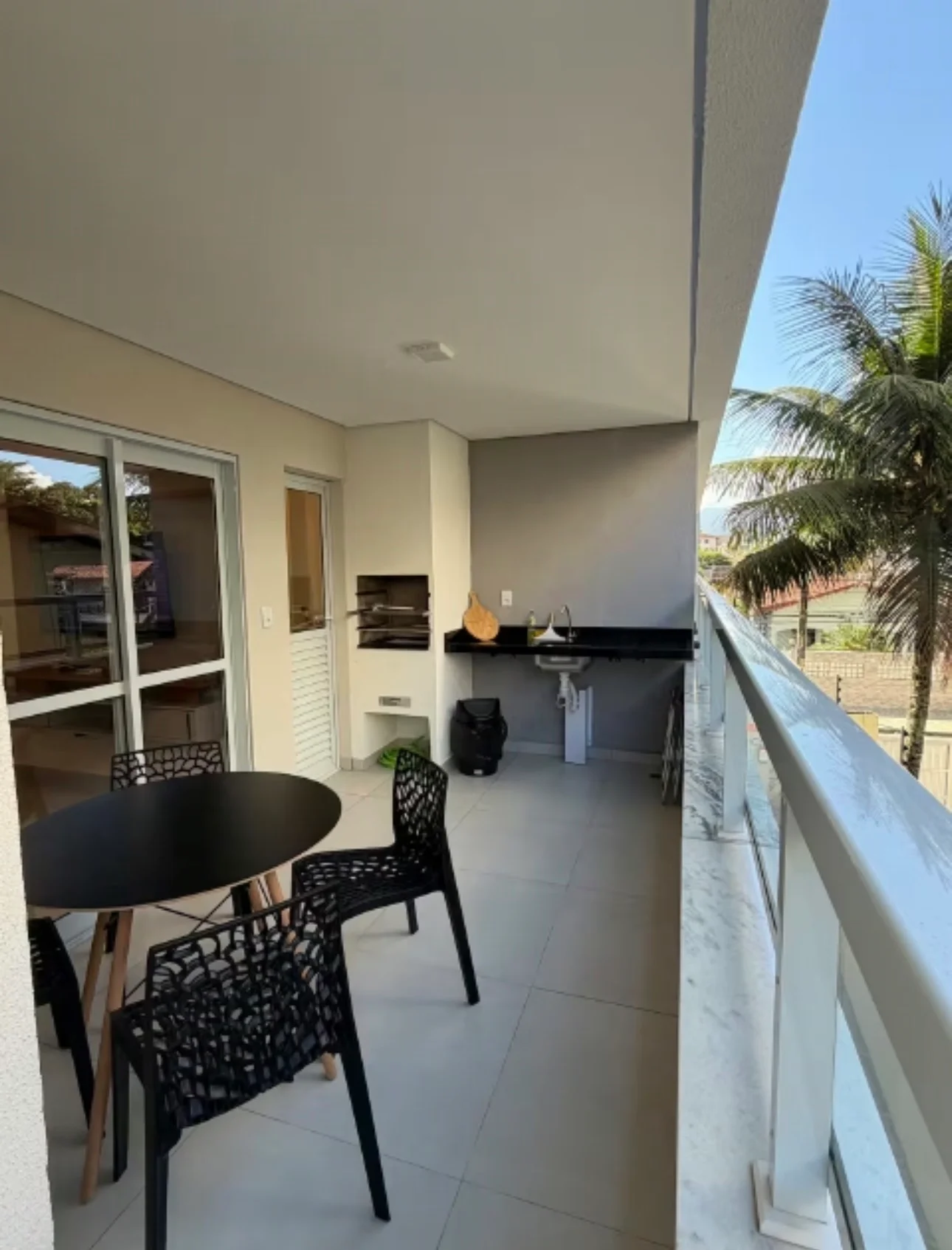 Apartamento à venda com 2 suítes no Condomínio Cian em Ubatuba/SP. 