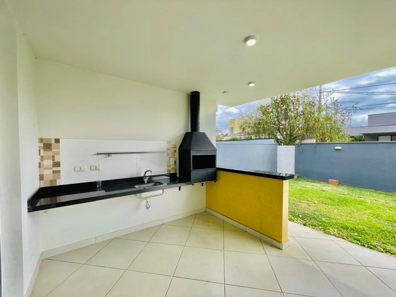 Casa para locação e venda no Condomínio Real Ville em Pindamonhangaba/SP.