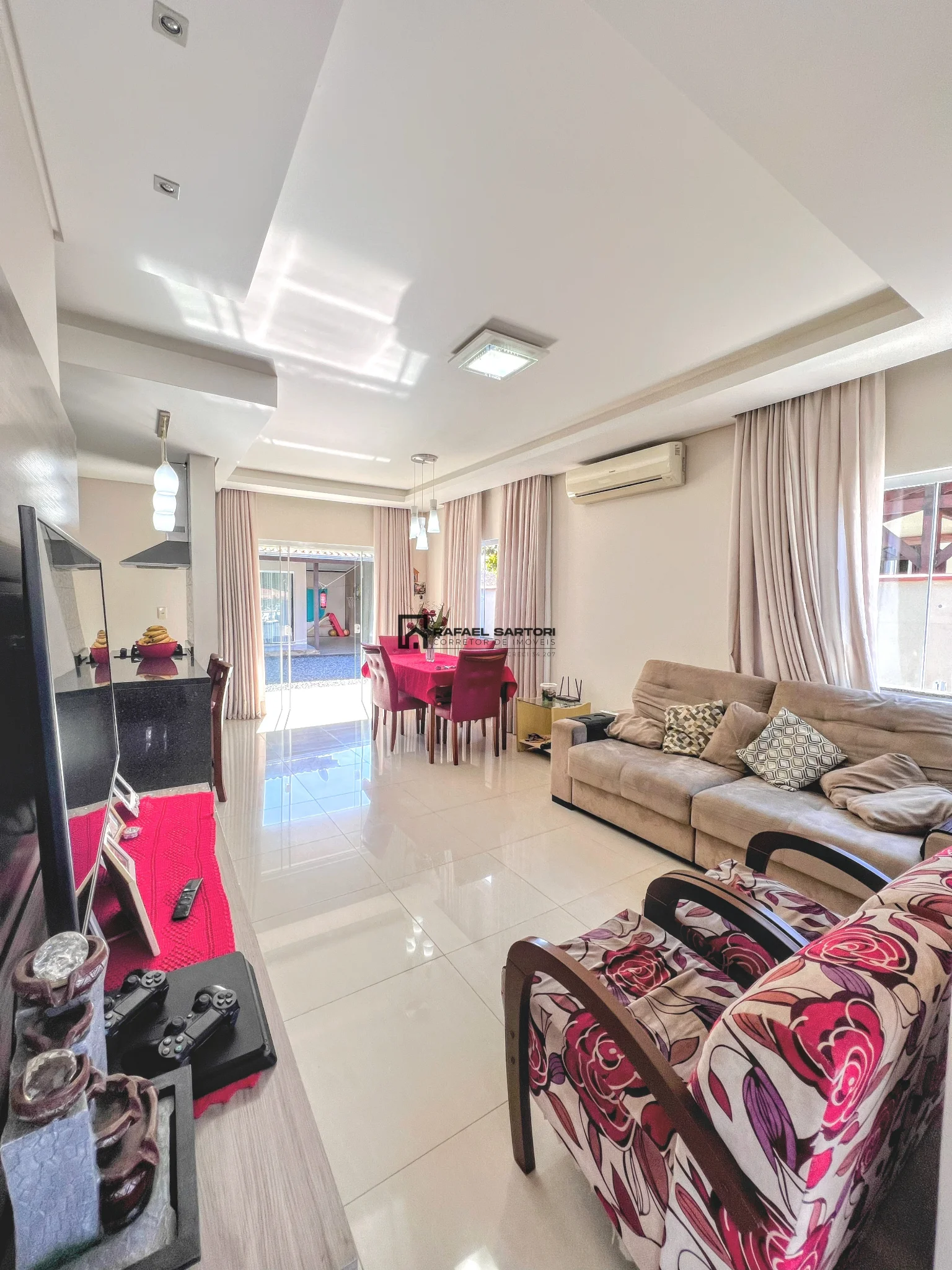 CASA TÉRREA NO BAIRRO NEREU RAMOS