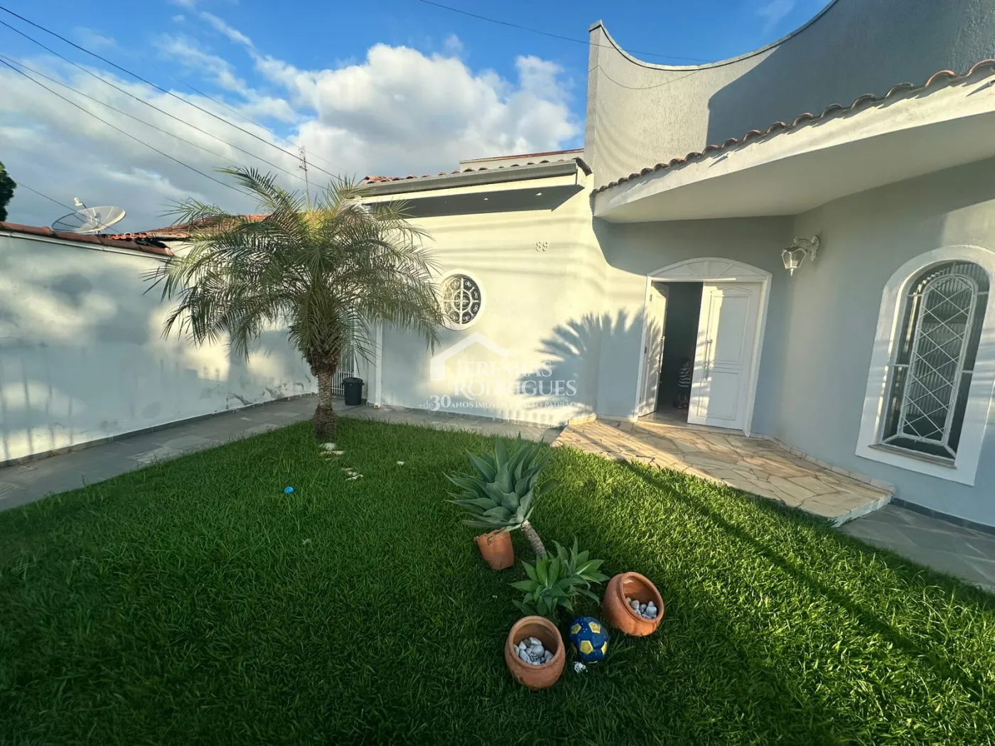 Casa para venda e locação com 3 dormitórios no bairro Jardim Residencial Doutor Lessa em Pindamonhangaba/SP