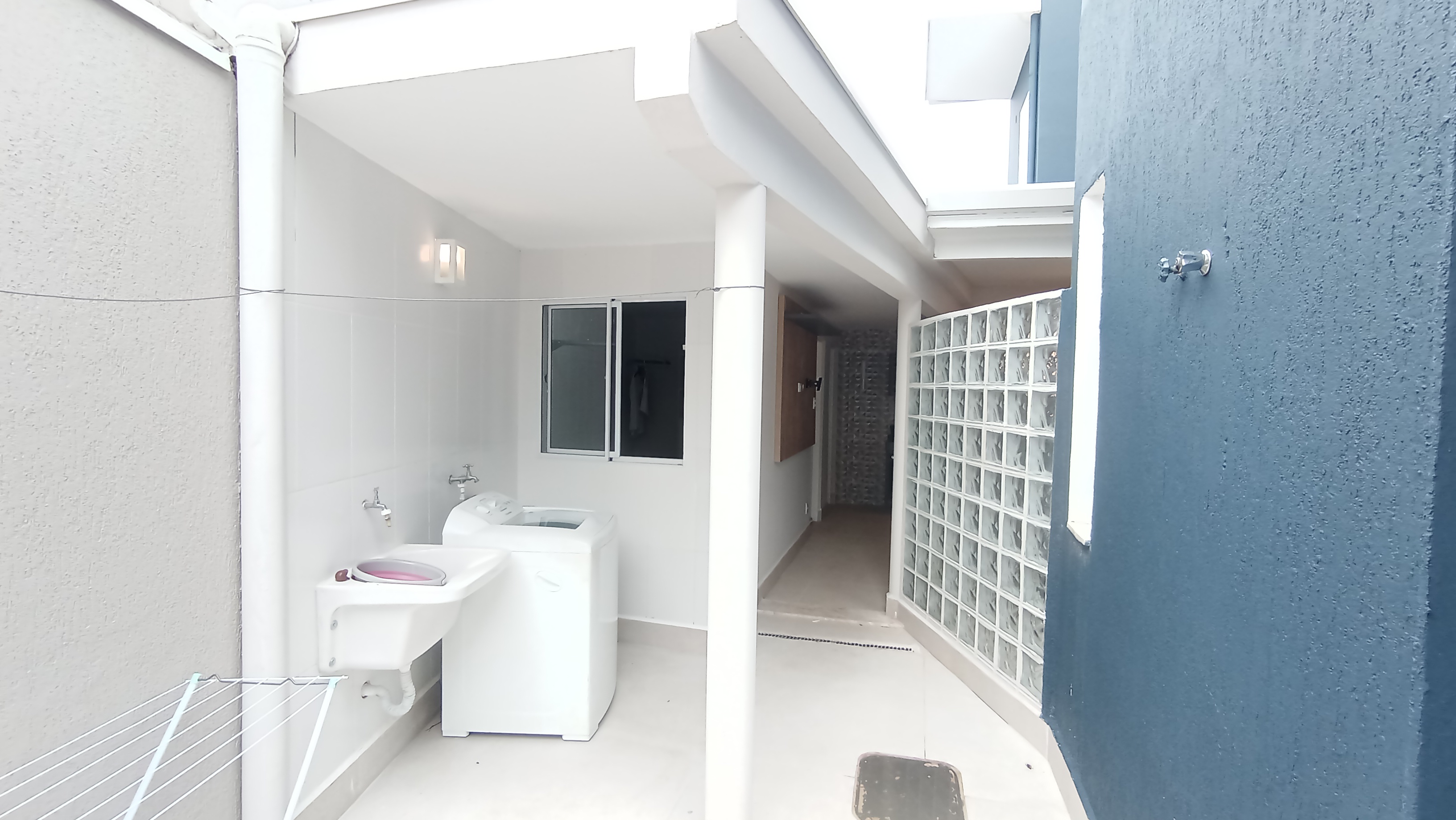 Casa à venda com 3 dormitórios no Condomínio Portal do Sol em Tremembé/SP.