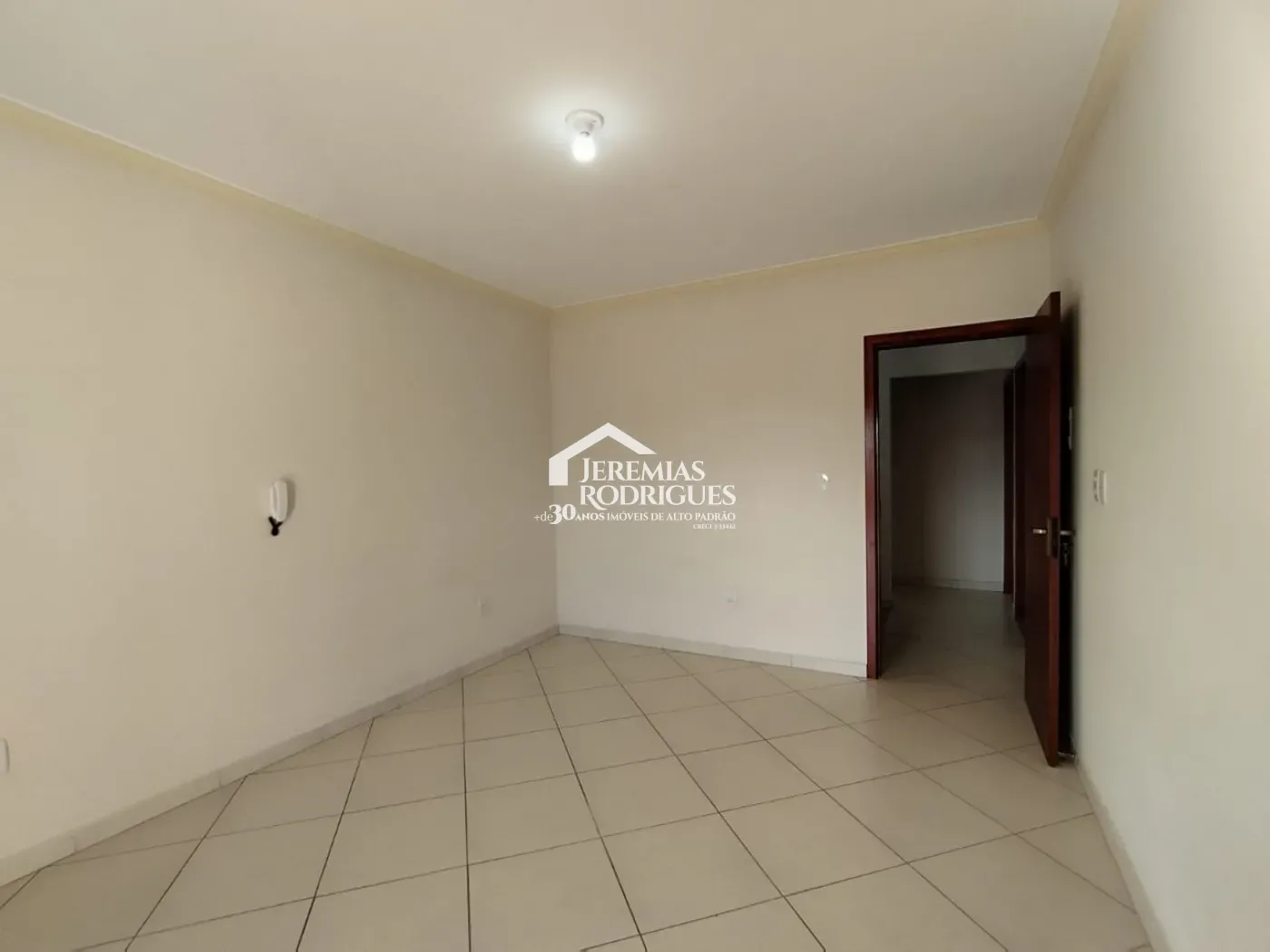 Casa à venda com 4 dormitórios no bairro Alto do Cardoso em Pindamonhangaba/SP.
