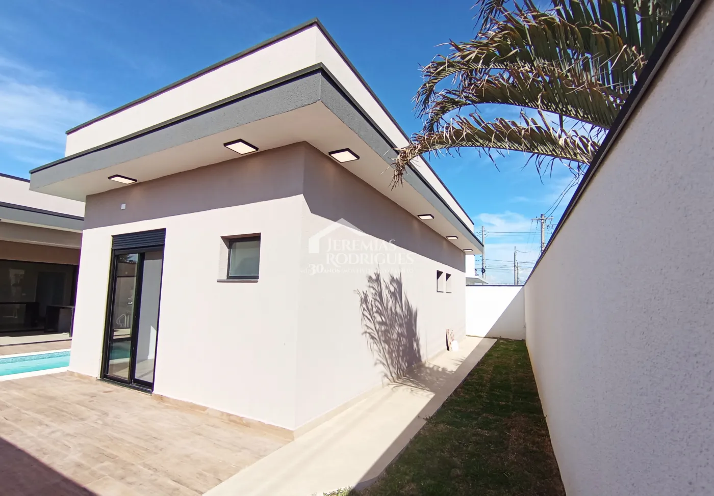 Casa à venda com 3 suítes no Condomínio Village Splendore em Pindamonhangaba/SP.