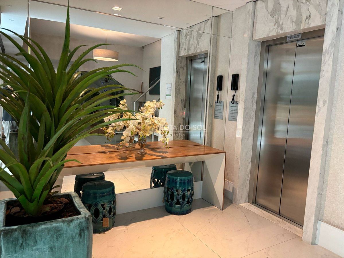 Residencial Salinas Apartamento Quadra Mar 4 Suítes em Meia Praia Itapema SC