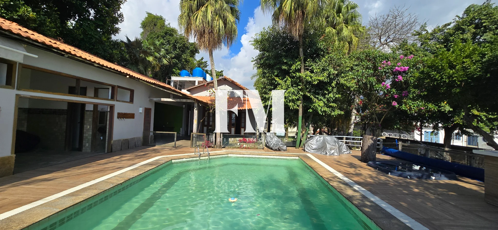 Casa Exclusiva Cercada pelo Verde com Lazer Completo e Guarita com Segurança 24 Horas