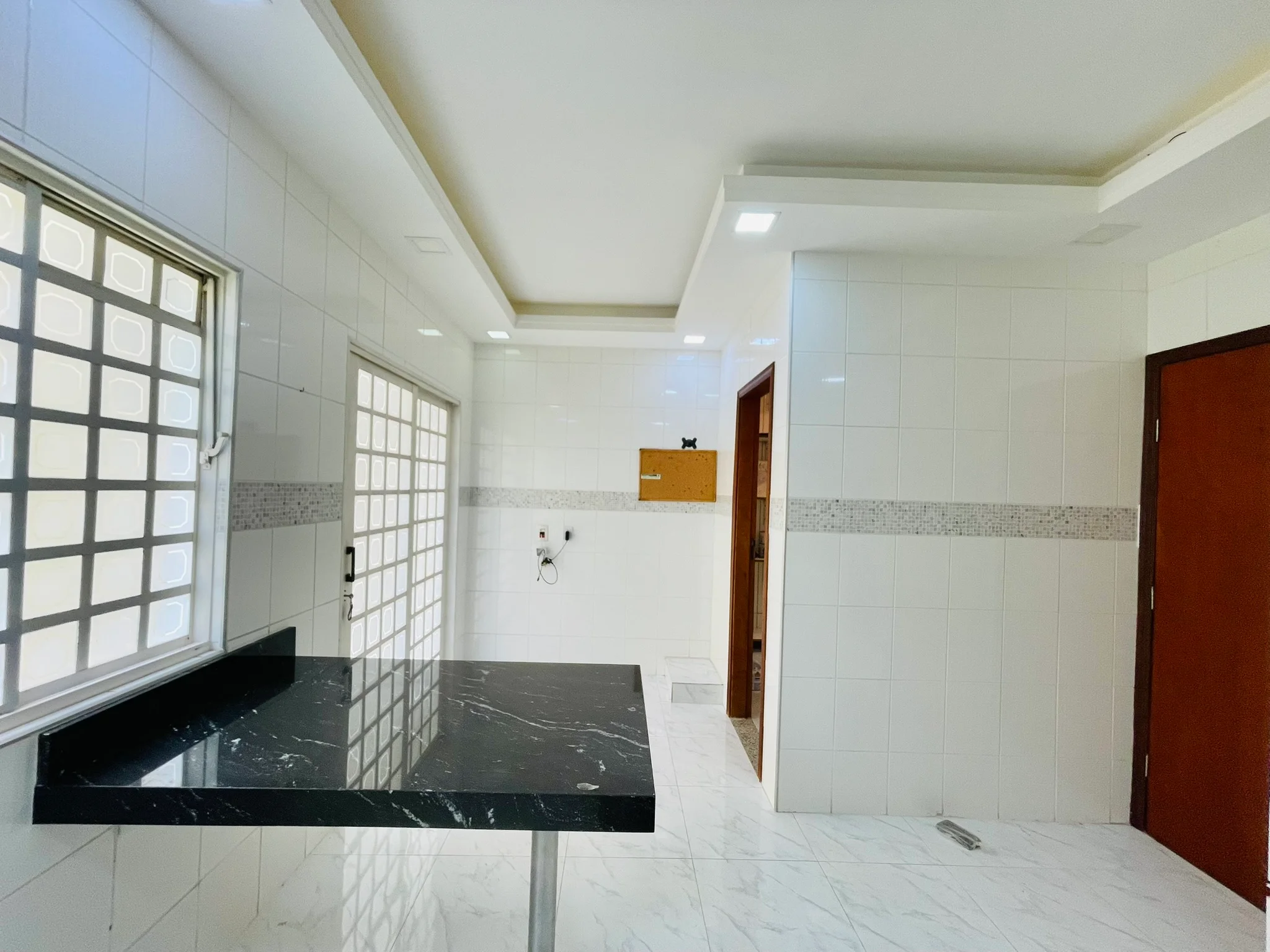 Casa à venda com 3 dormitórios no bairro Jardim das Nações em Taubaté/SP. 