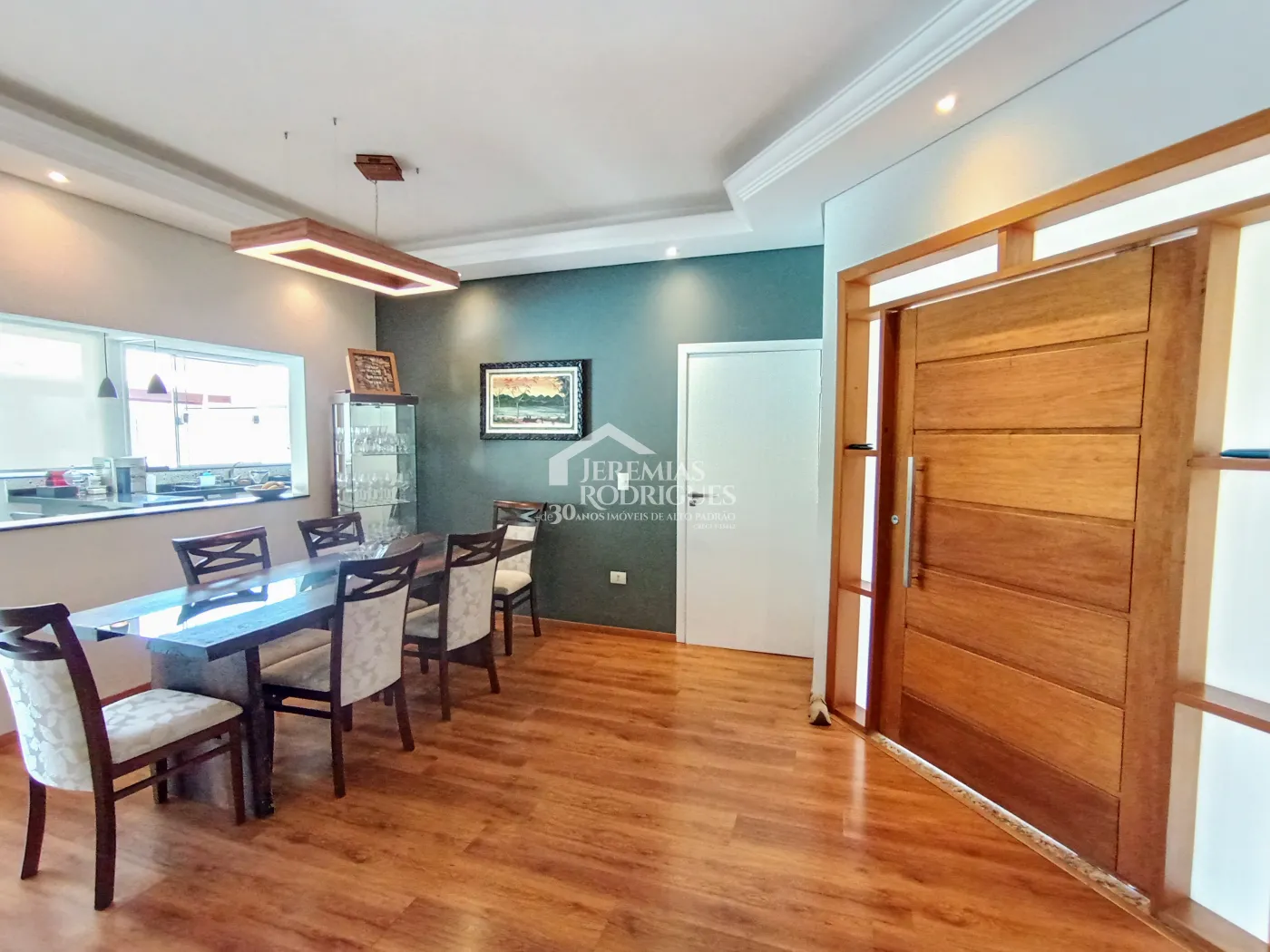 Casa à venda com 3 suítes no Condomínio Reserva dos Lagos em Pindamonhangaba/SP.